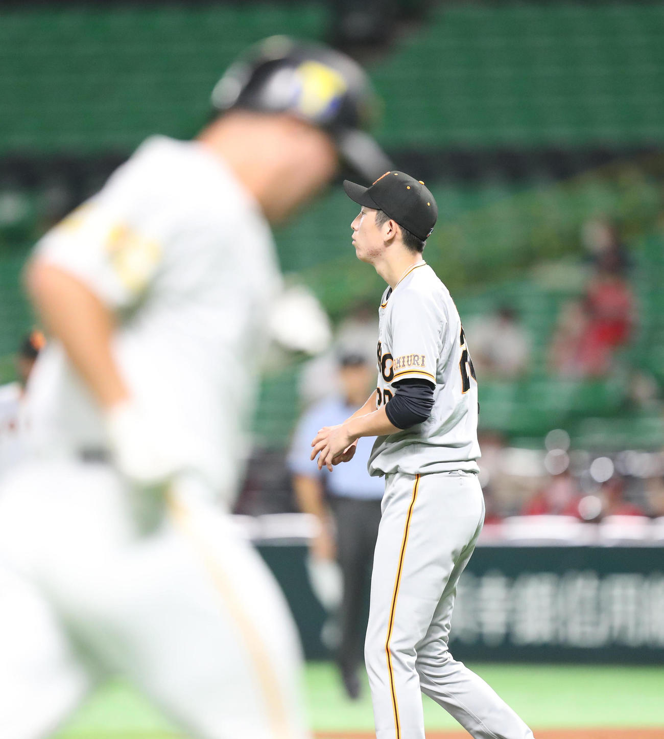 ソフトバンク対巨人　1回裏ソフトバンク1死一、二塁、リチャードに右越え逆転3点本塁打を浴びた戸郷（撮影・梅根麻紀）