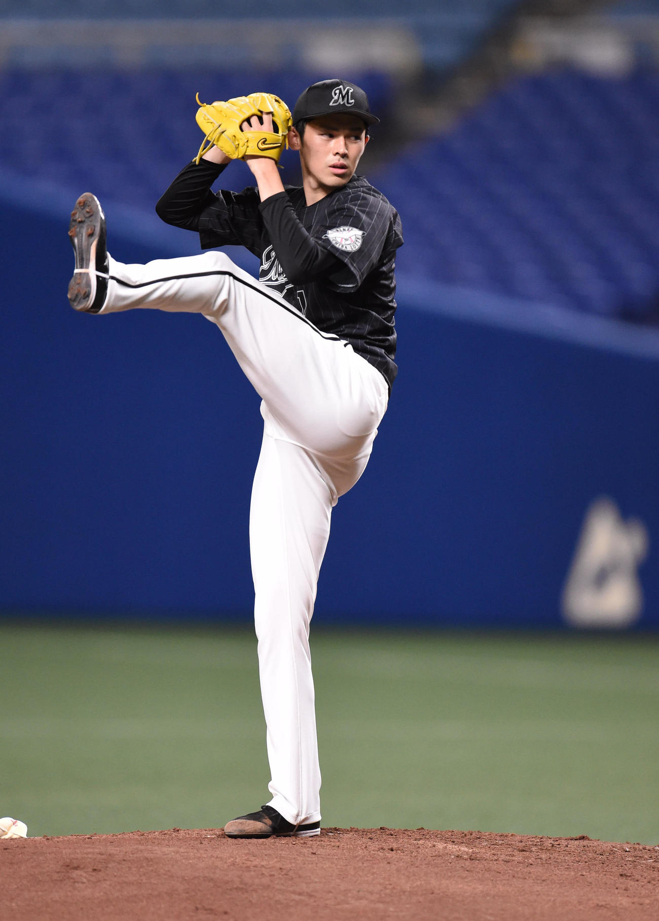中日対ロッテ　力投するロッテ先発の佐々木朗（撮影・森本幸一）