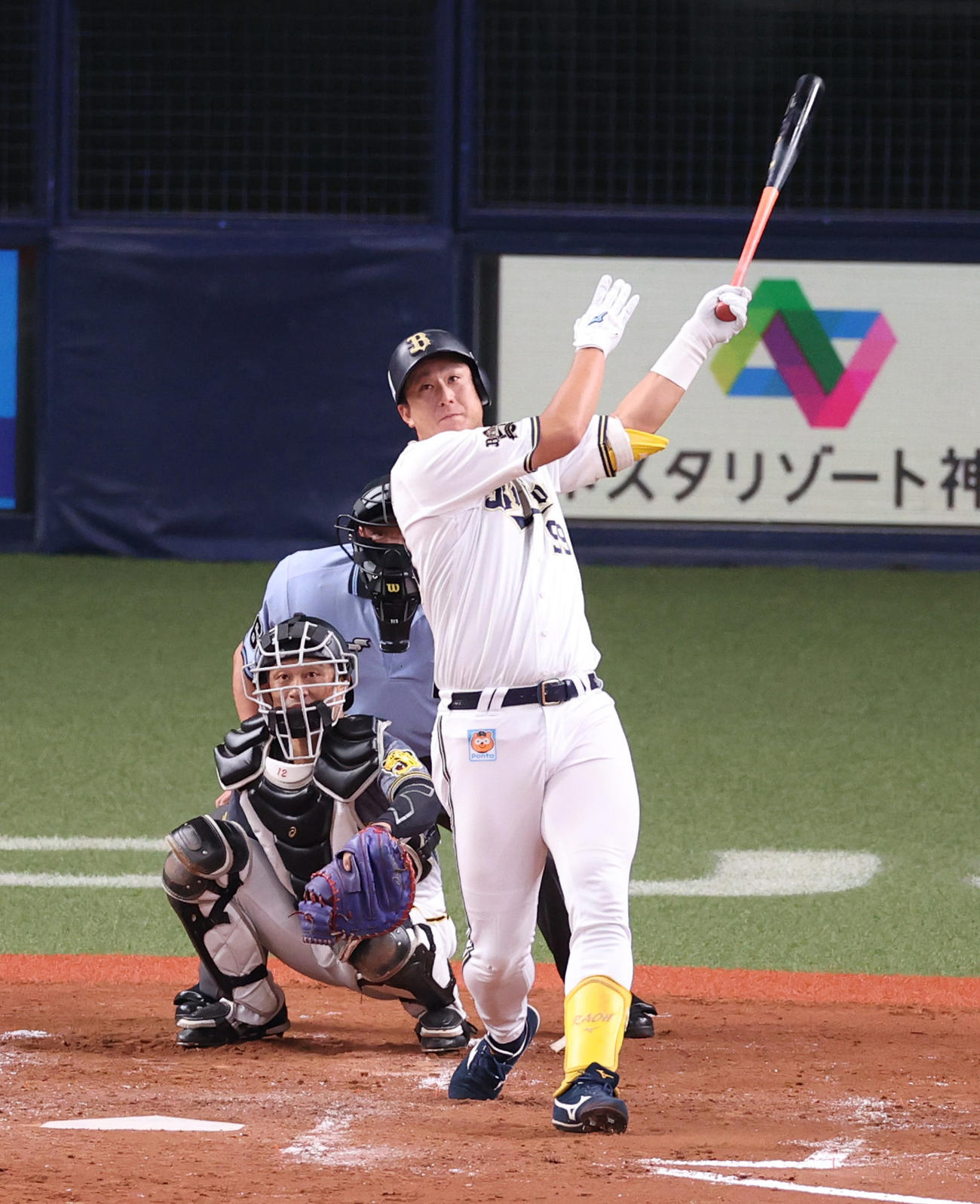 エキシビションマッチ　オリックス対阪神　4回裏オリックス無死、中越え本塁打を放つ杉本（撮影・清水貴仁）
