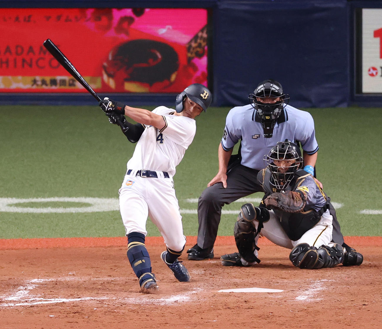 オリックス対阪神　7回裏2死一、三塁、左翼線へ逆転のランニング本塁打を放つ福田（撮影・清水貴仁）