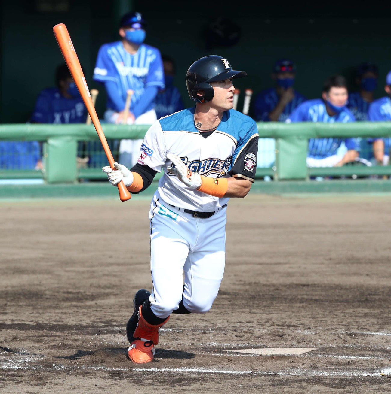 日本ハム対DeNA 6回裏日本ハム1死二塁、右越え適時二塁打を放つ杉谷（撮影・黒川智章）