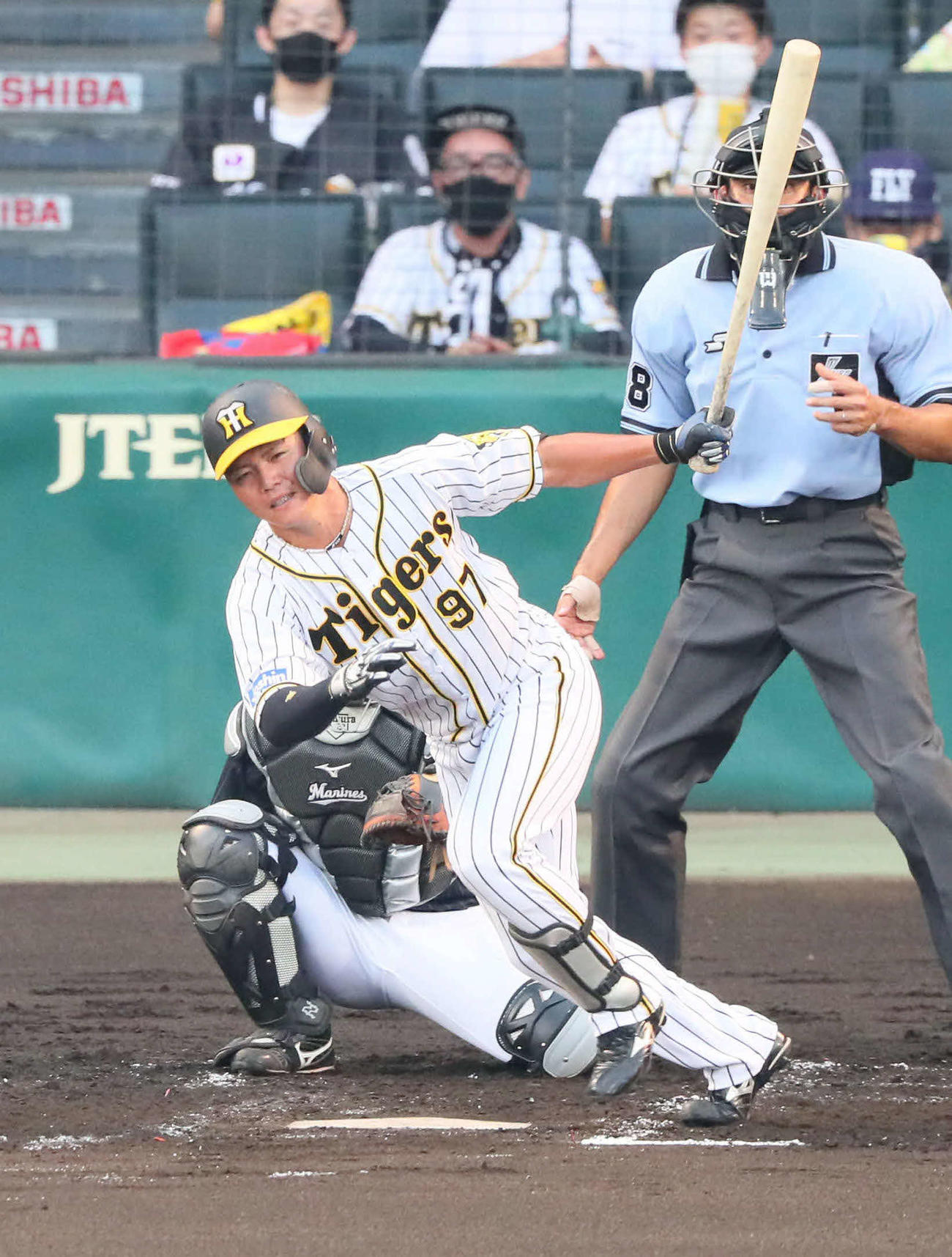 エキシビジョンマッチ　阪神対ロッテ　2回表ロッテ2死、小野寺暖は中前打を放つ（2021年7月27日撮影）