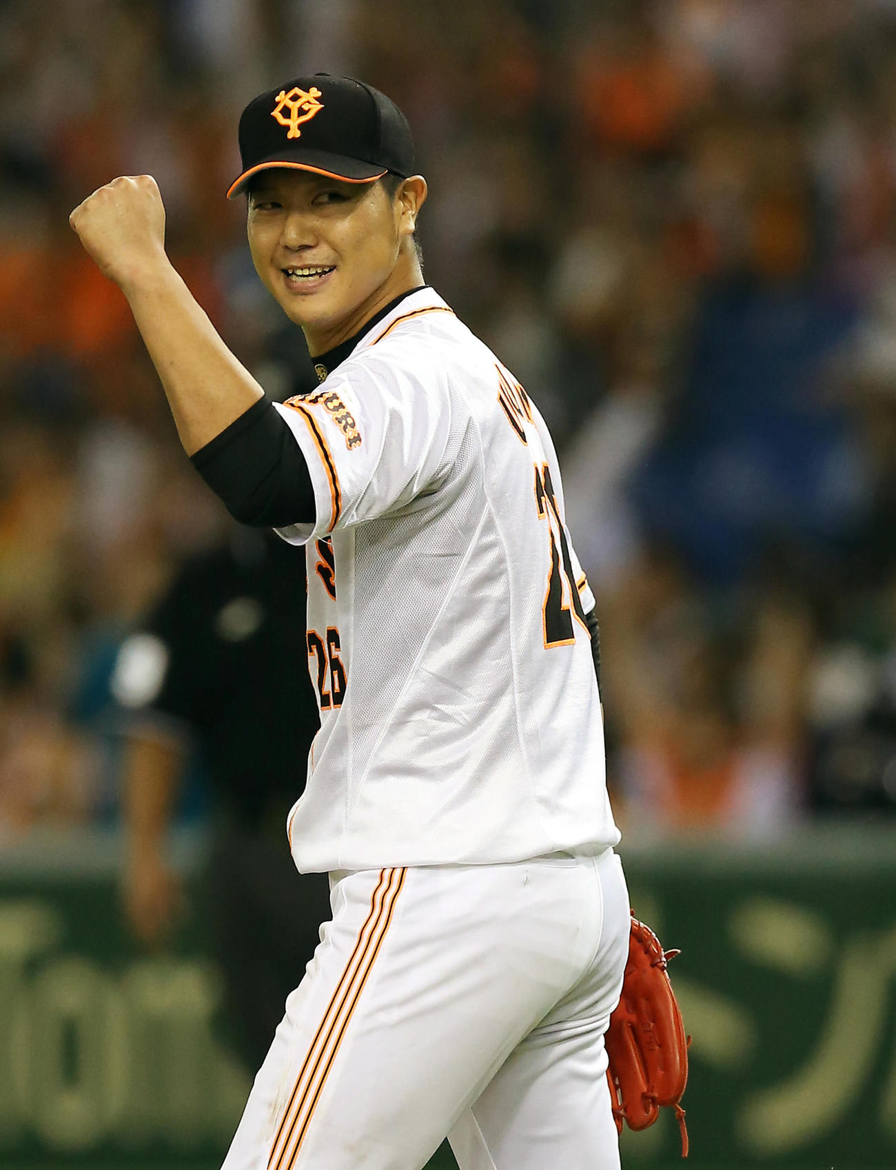 DeNA戦で完封の内海哲也は笑顔でガッツポーズ＝2014年9月12日
