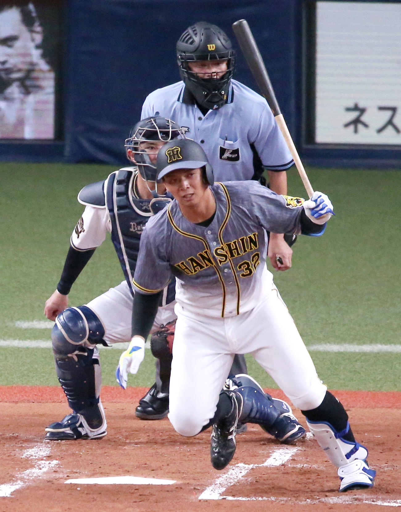 オリックス対阪神　2回表阪神2死三塁、井上は先制の左前適時打を放つ（撮影・上山淳一）