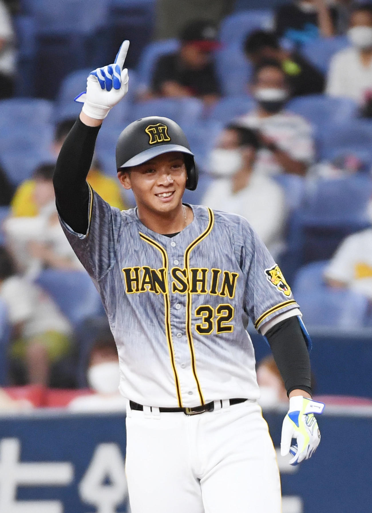 オリックス対阪神　2回表阪神2死三塁、井上は左前先制適時打を放ち笑顔を見せる（撮影・前岡正明）