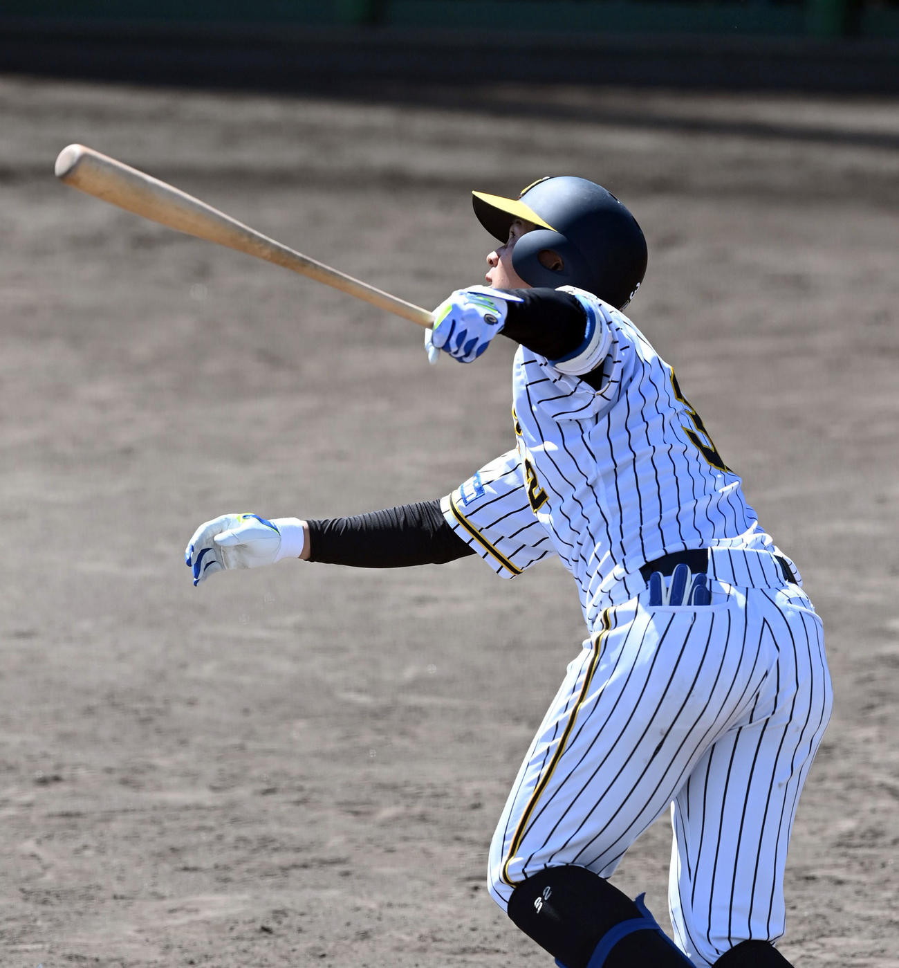 2軍広島戦の5回、井上（中央）は右中間に3点本塁打を放つ（代表撮影）