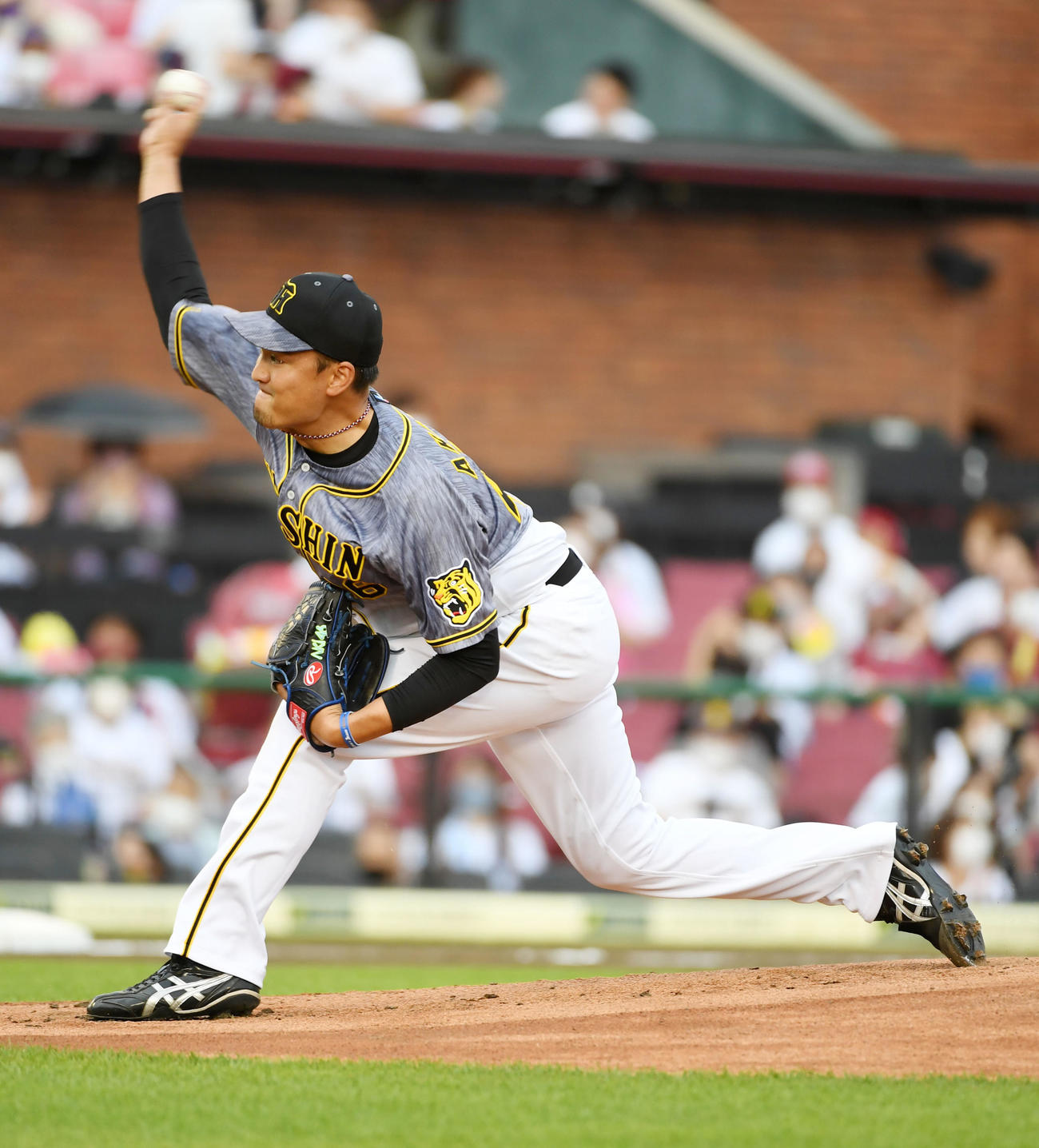 オリックス対阪神　阪神先発の秋山（撮影・前岡正明）