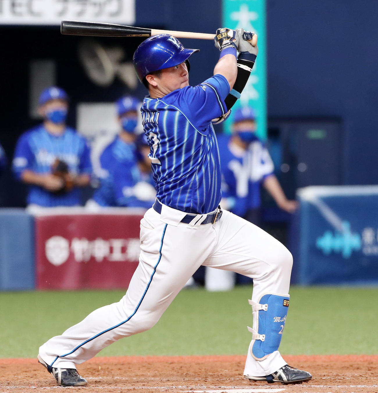 オリックス対DeNA 9回裏DeNA2死一塁、牧は中越え2点本塁打を放つ（撮影・加藤哉）