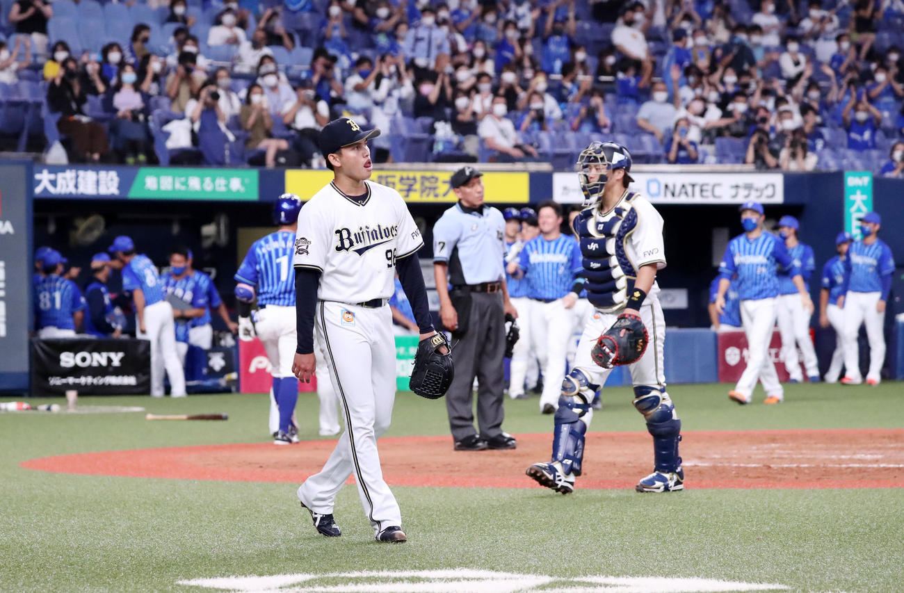 オリックス対DeNA 9回裏DeNA2死二塁、張奕は楠本にサヨナラ内野安打を打たれサヨナラ負け（撮影・加藤哉）