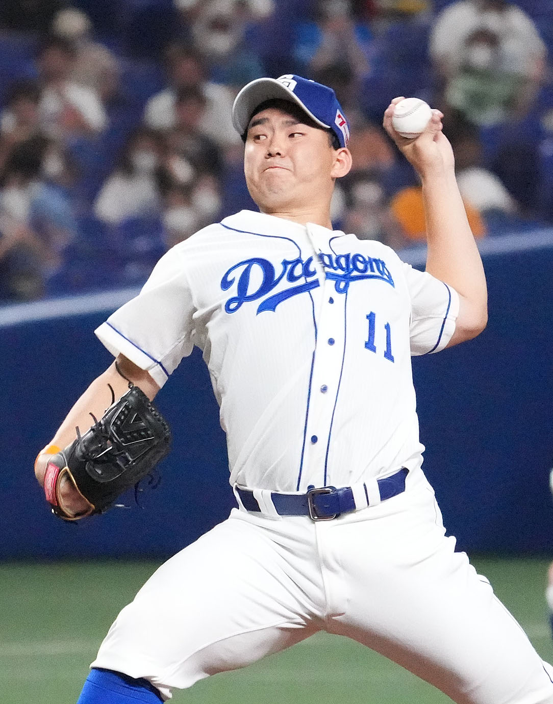 エキシビジョンマッチ中日対西武　1回表、登板する中日先発の小笠原（撮影・森本幸一）