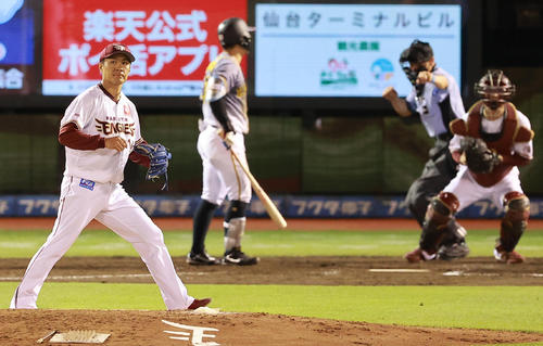 楽天対阪神 5回表阪神2死、糸原を見逃し三振に仕留める則本昂(撮影・野上伸悟)