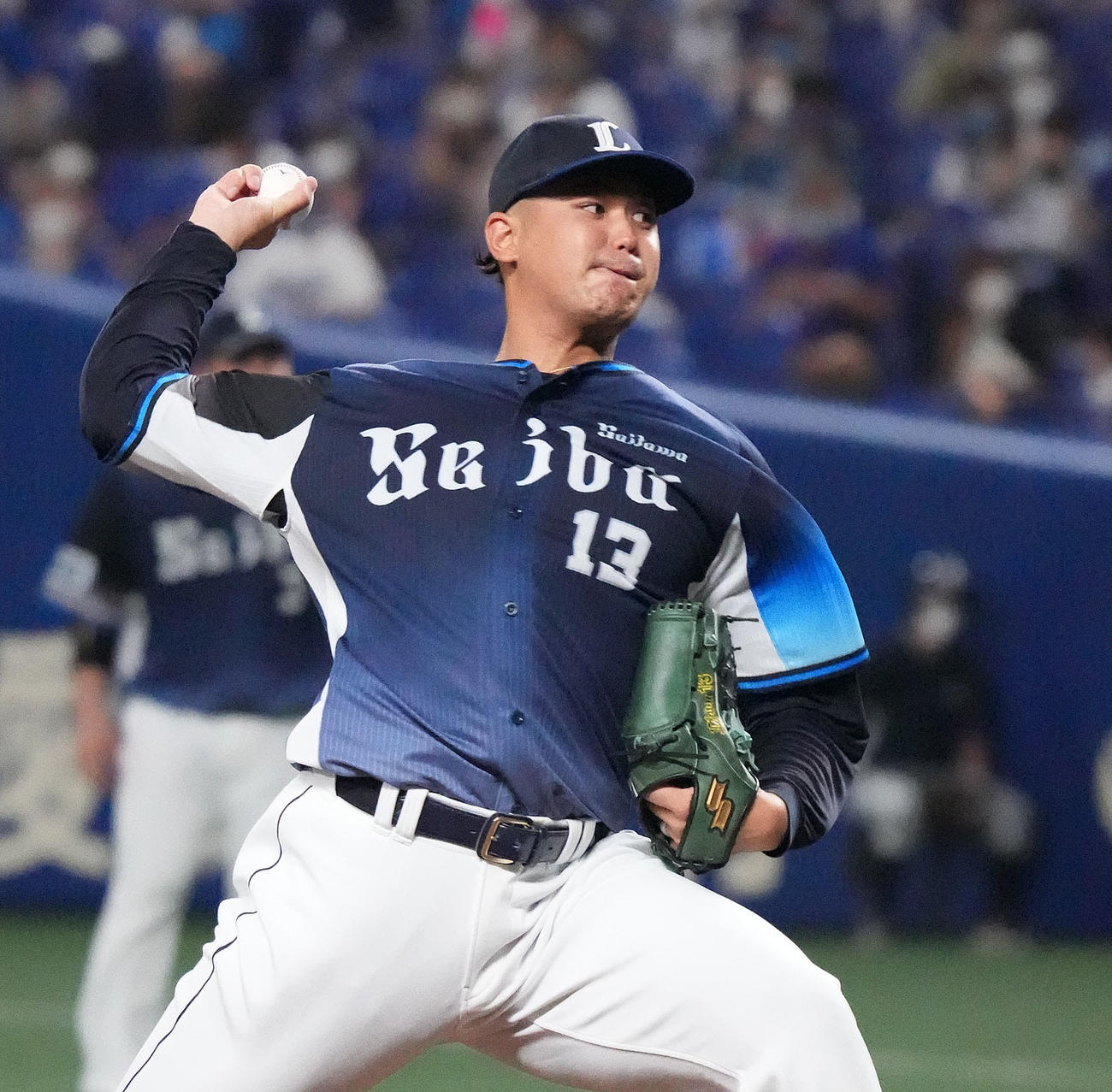 エキシビジョンマッチ中日対西武　1回裏、登板する西武先発の高橋（撮影・森本幸一）
