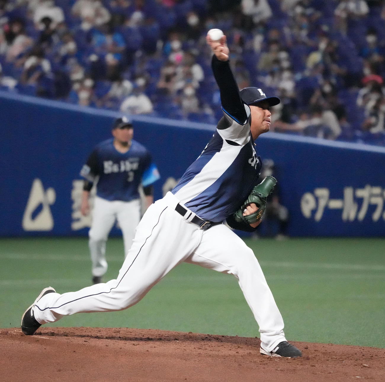 エキシビジョンマッチ中日対西武　1回裏、登板する西武先発の高橋（撮影・森本幸一）