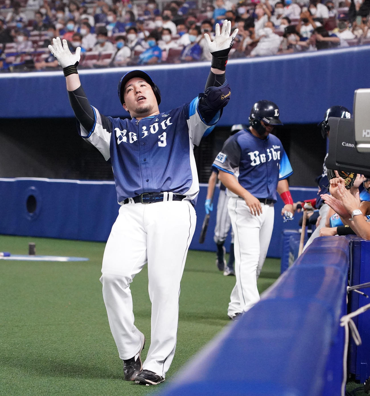 中日対西武　7回表西武無死一塁、左越え2点本塁打を放った山川（撮影・森本幸一）