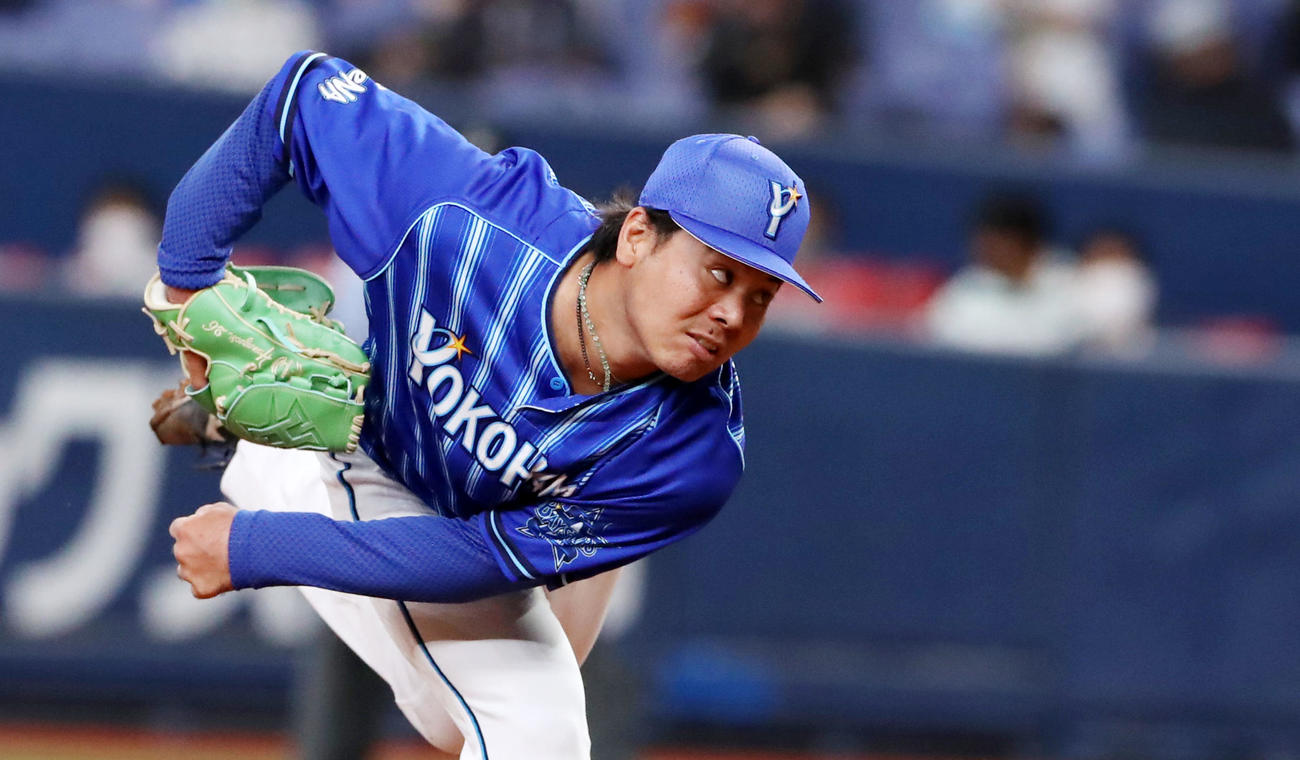 オリックス対DeNA　力投するDeNA先発の浜口（撮影・加藤哉）