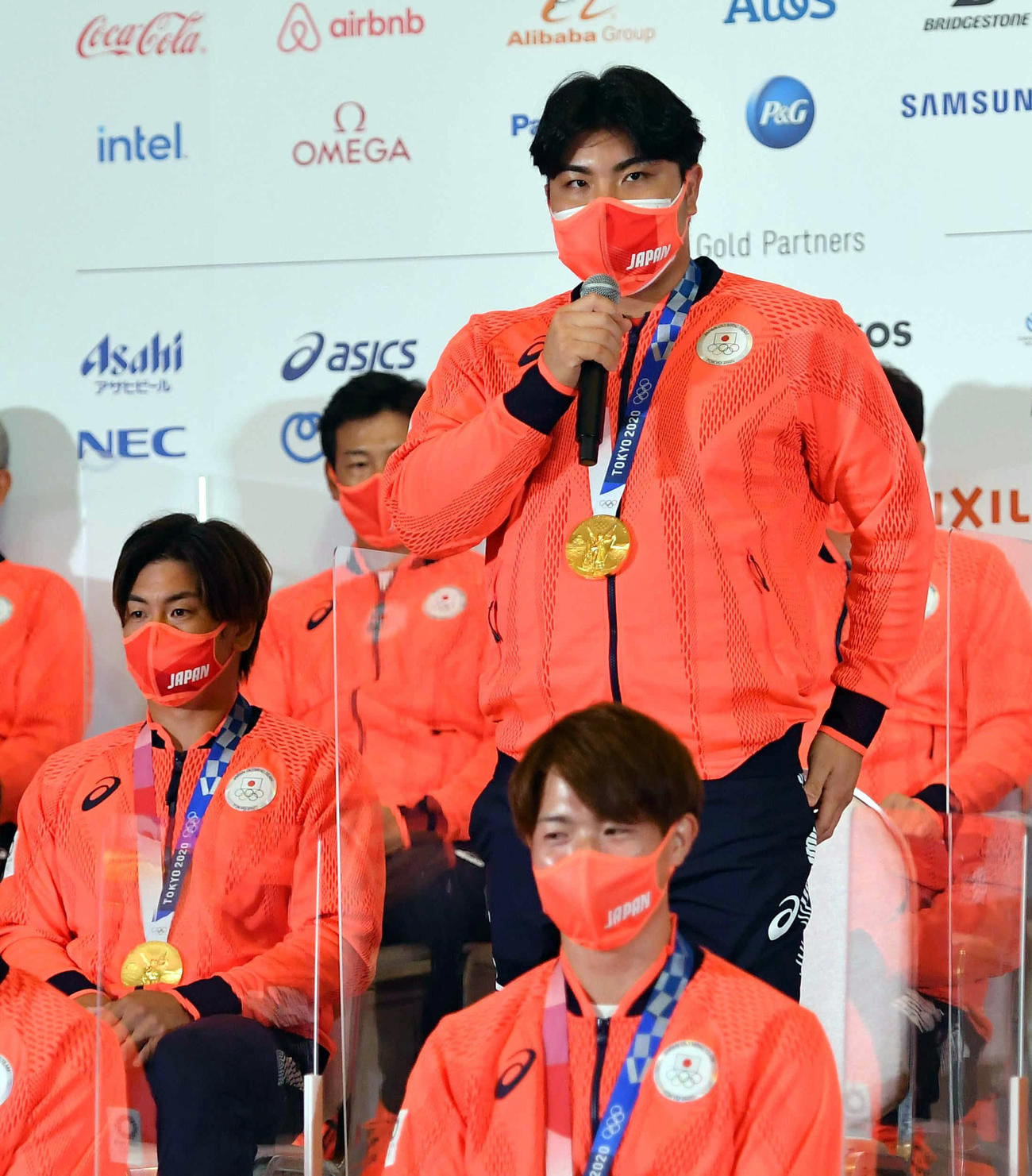 メダリスト会見であいさつする平良（2021年8月8日代表撮影）