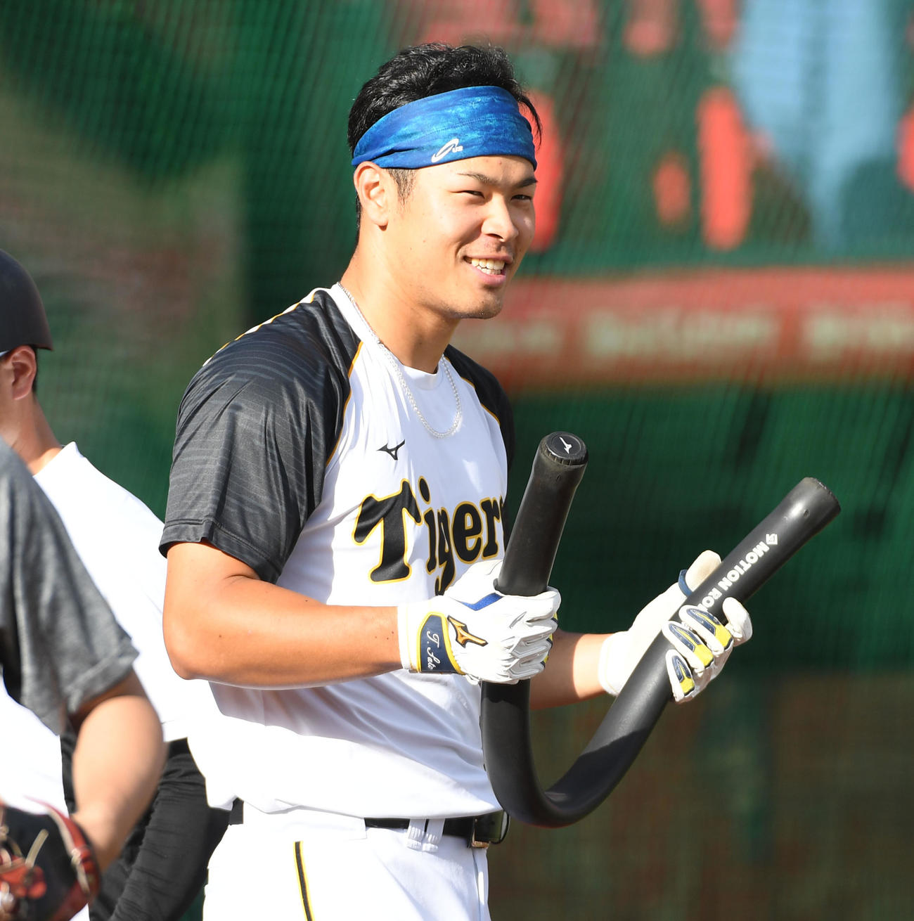 楽天対阪神　笑顔で練習を行う佐藤輝（撮影・前岡正明）