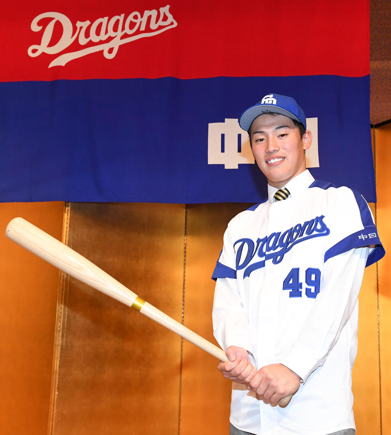 中日新入団選手発表　プロでの活躍を誓うドラフト5位伊藤康祐（2017年11月27日撮影）