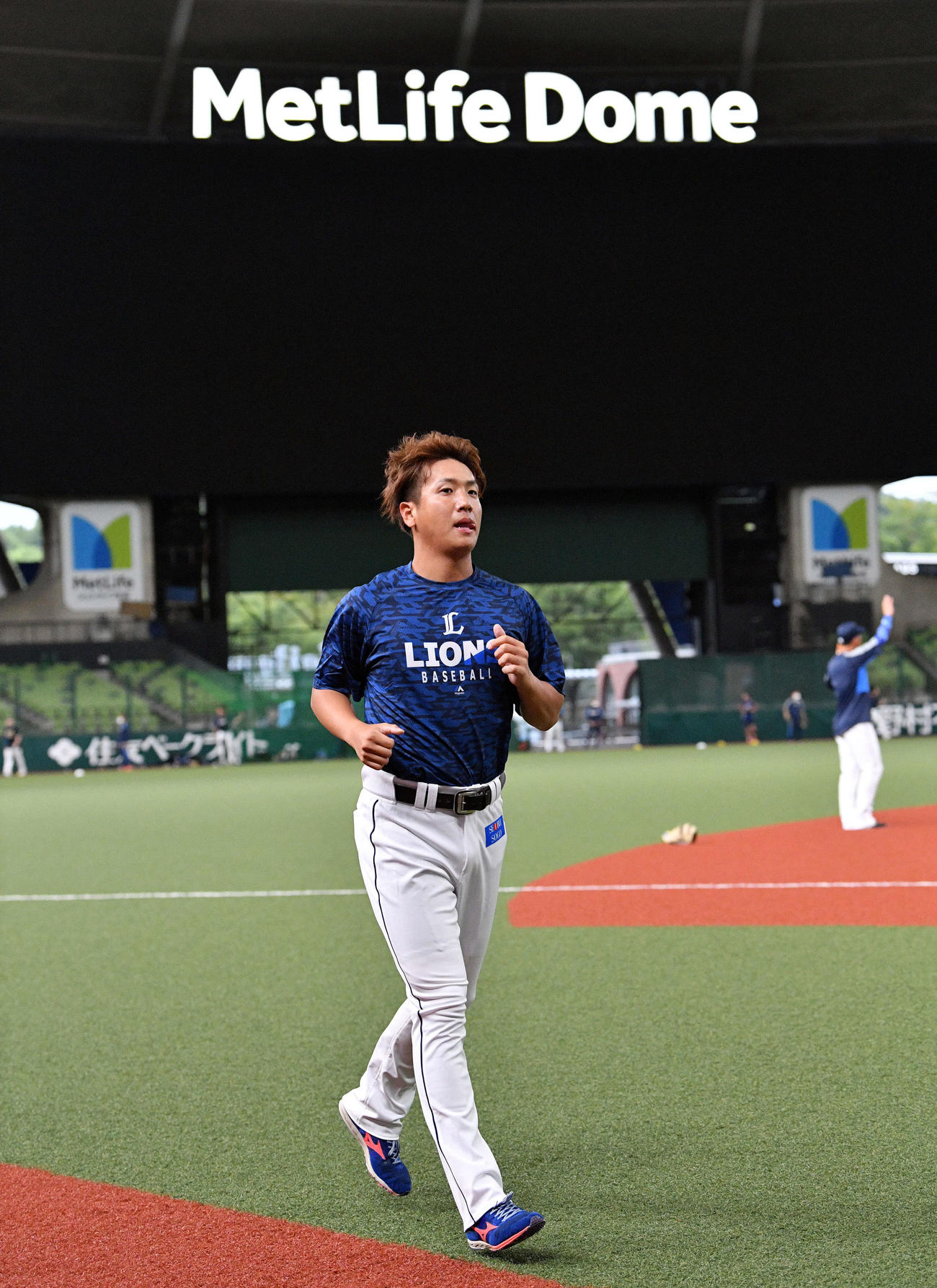 西武対楽天　試合前練習でウオーミングアップする平沼（撮影・滝沢徹郎）