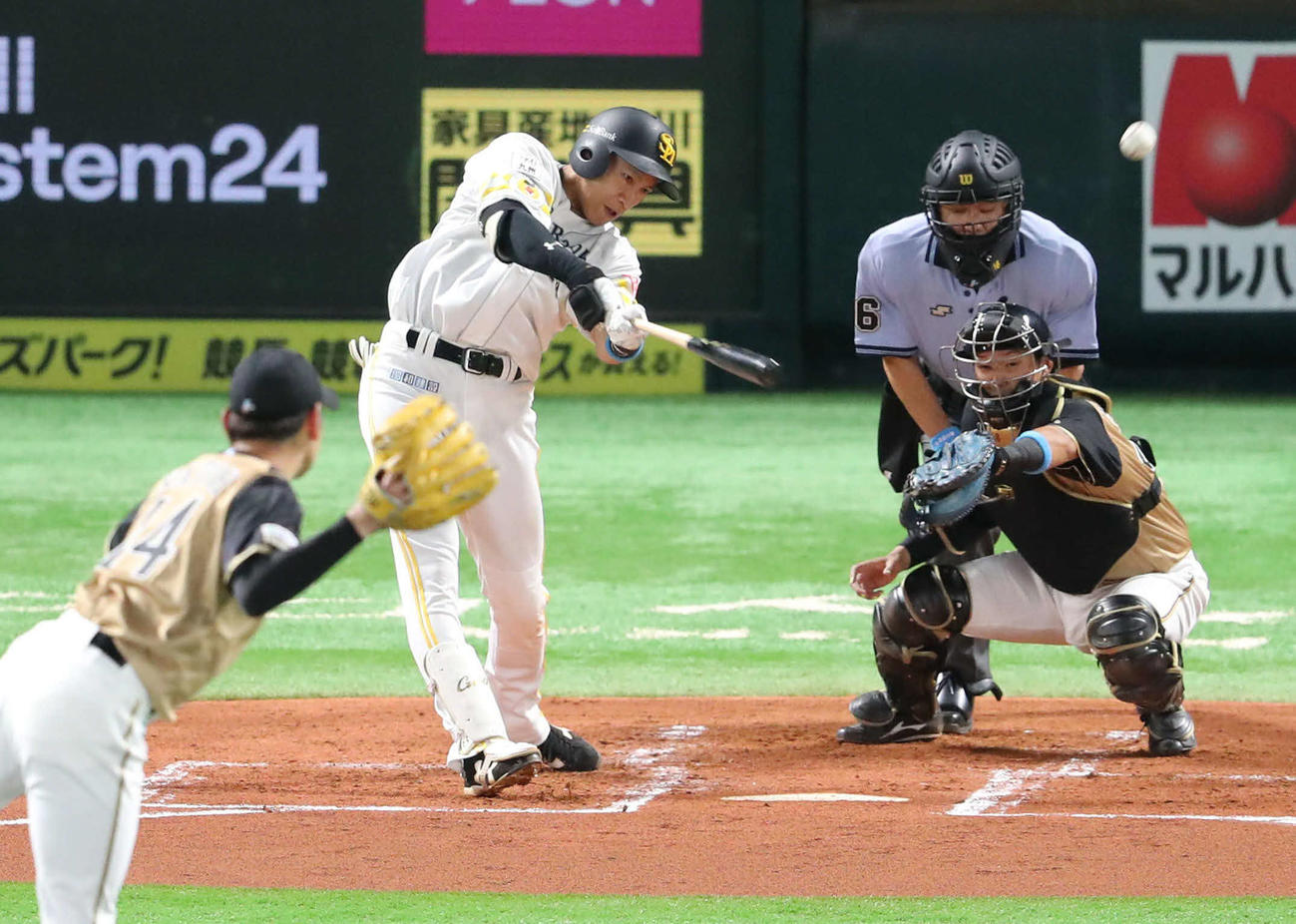 ソフトバンク対日本ハム　1回裏ソフトバンク1死一塁、柳田は左越えに先制2点本塁打を放つ（撮影・梅根麻紀）