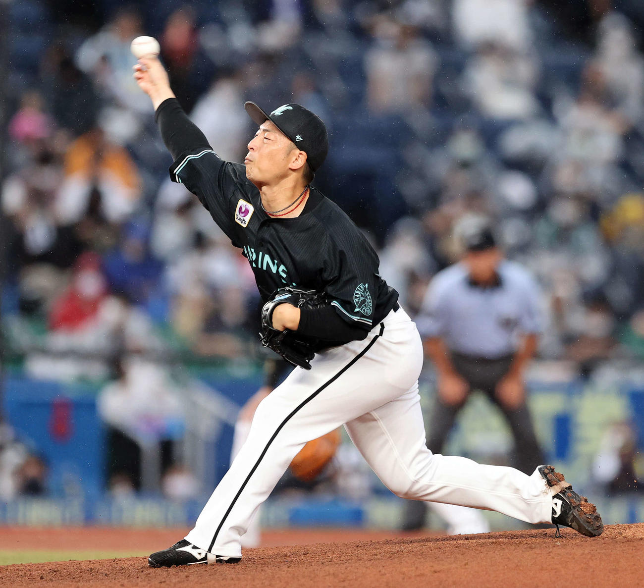 ロッテ対オリックス　先発し力投するロッテ美馬（撮影・鈴木正人）