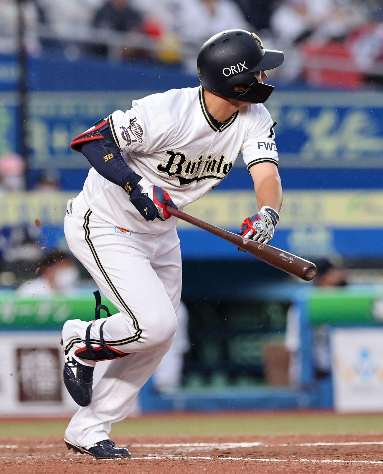 ロッテ対オリックス　2回表オリックス無死一、二塁、来田は左前適時打を放つ（撮影・鈴木正人）
