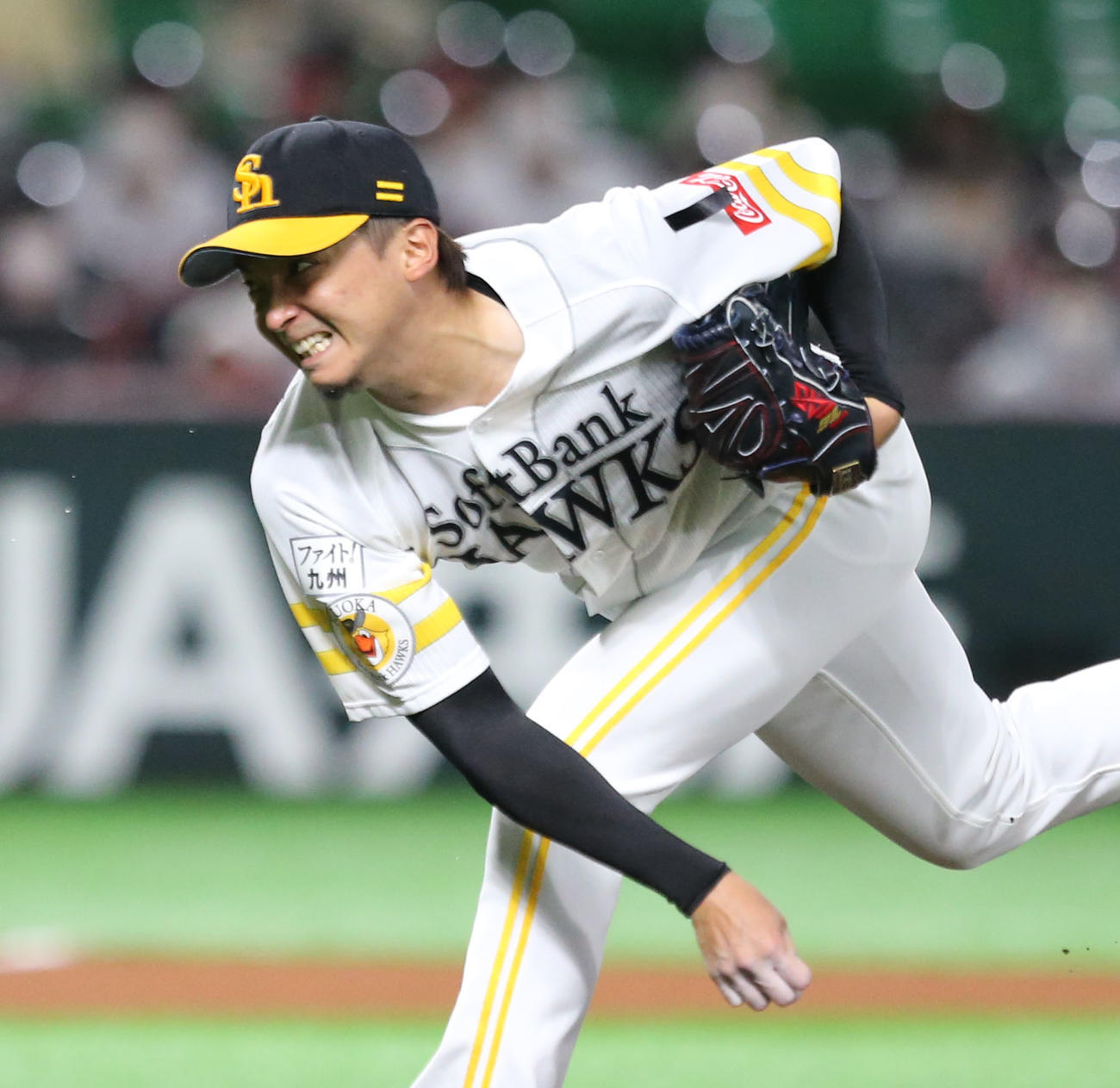 ソフトバンク対日本ハム　7回表を投げる東浜（撮影・屋方直哉）