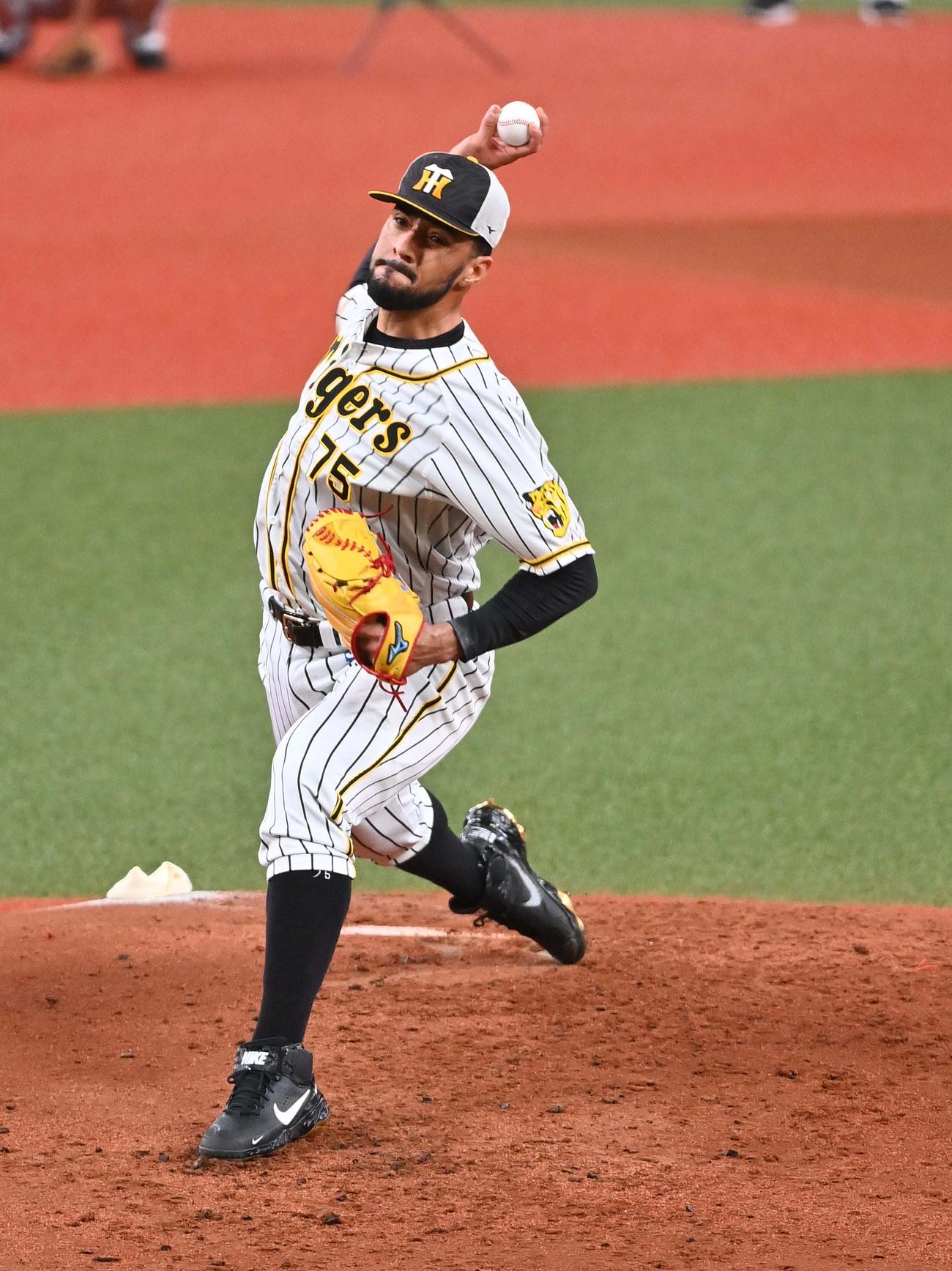 シート打撃に登板する阪神スアレス（撮影・上田博志）