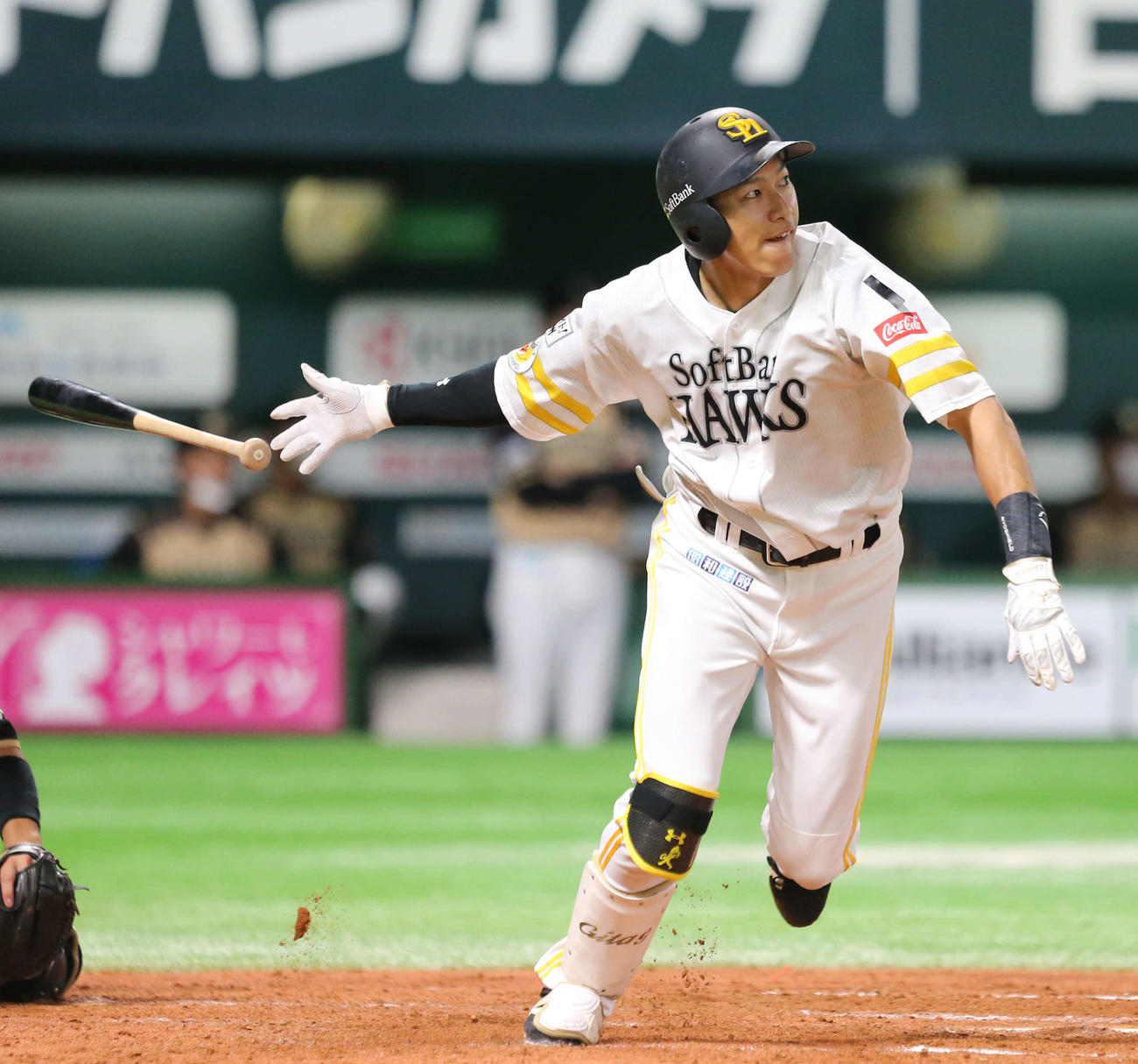 ソフトバンク対日本ハム　4回裏ソフトバンク無死、柳田は右中間に二塁打を放つ（撮影・屋方直哉）