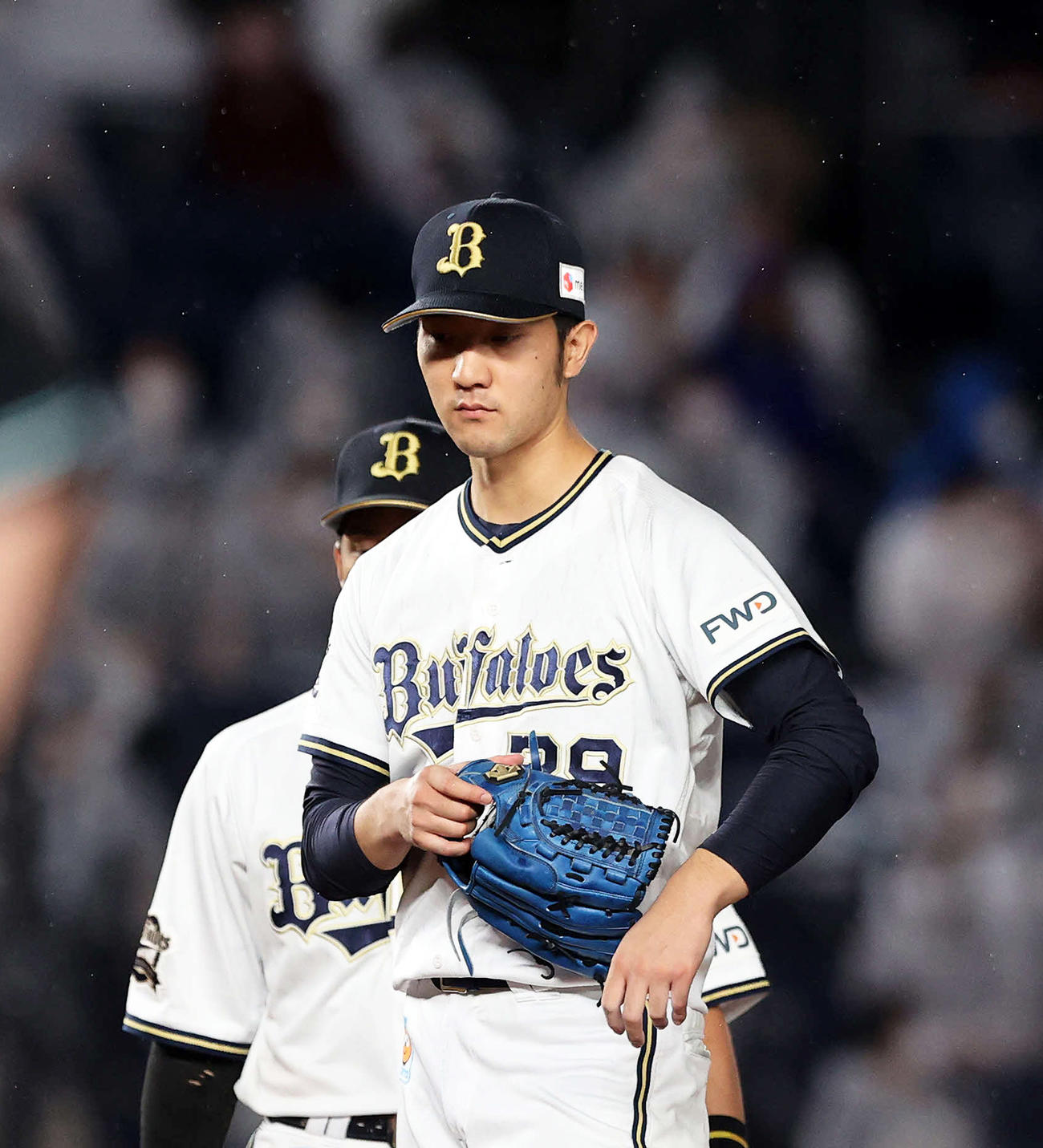 6回裏、降板するオリックス田嶋（撮影・鈴木正人）