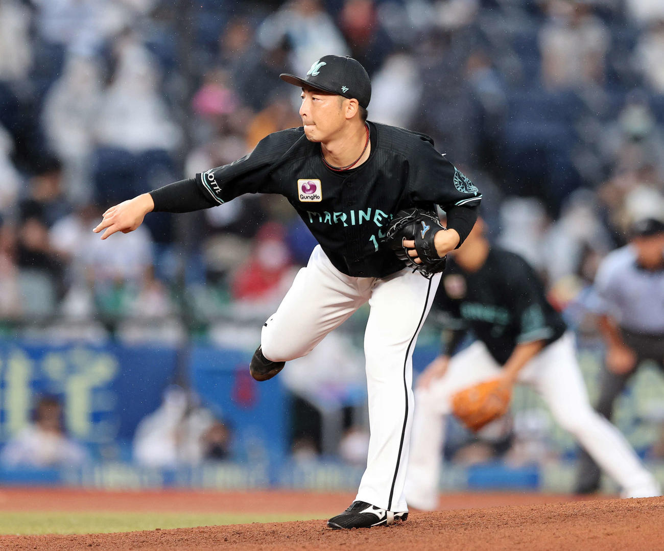 ロッテ対オリックス　先発し力投するロッテ美馬（撮影・鈴木正人）