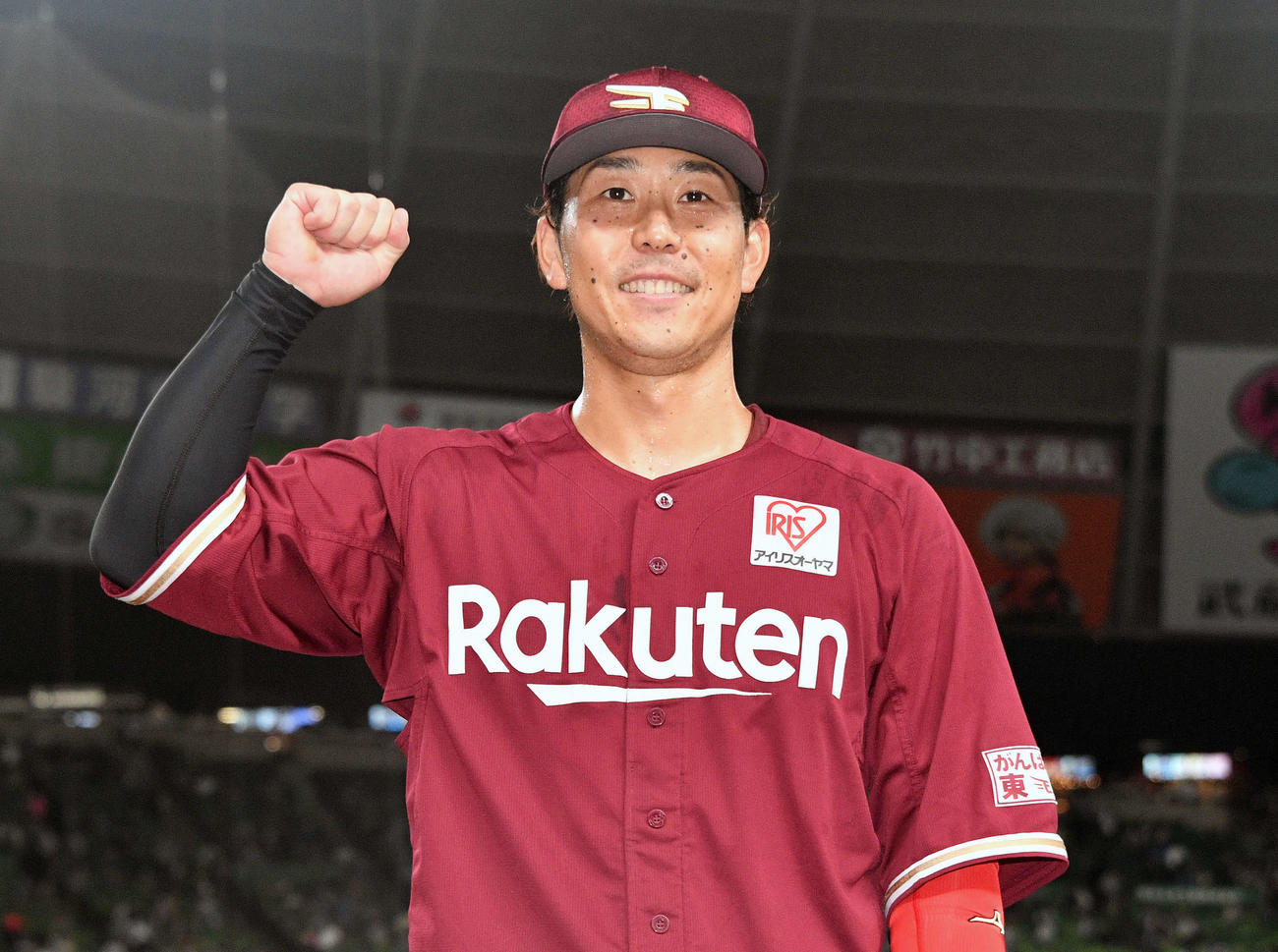 西武対楽天　ヒーローインタビューを終えポーズを決める楽天鈴木大（撮影・滝沢徹郎）