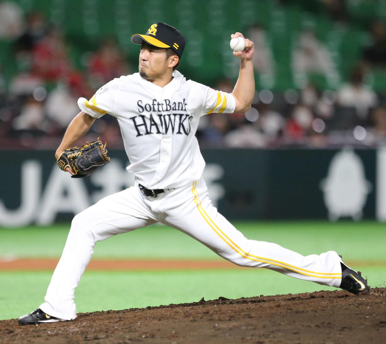 ソフトバンク対日本ハム　3番手で登板した嘉弥真（撮影・屋方直哉）