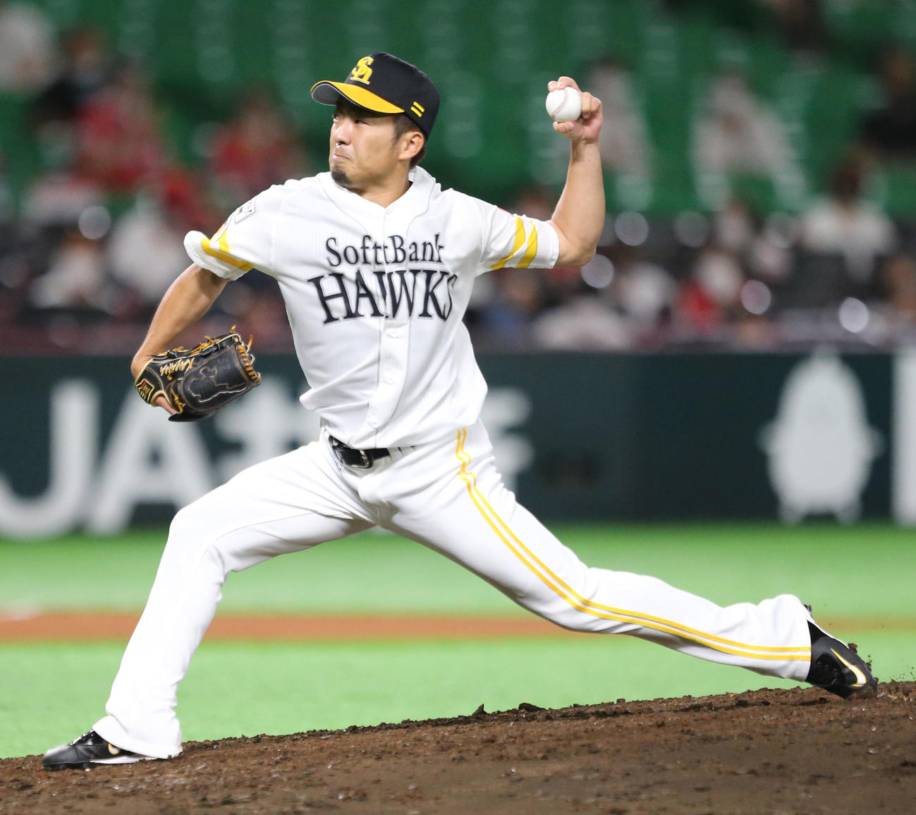 ソフトバンク対日本ハム　3番手で登板した嘉弥真（撮影・屋方直哉）