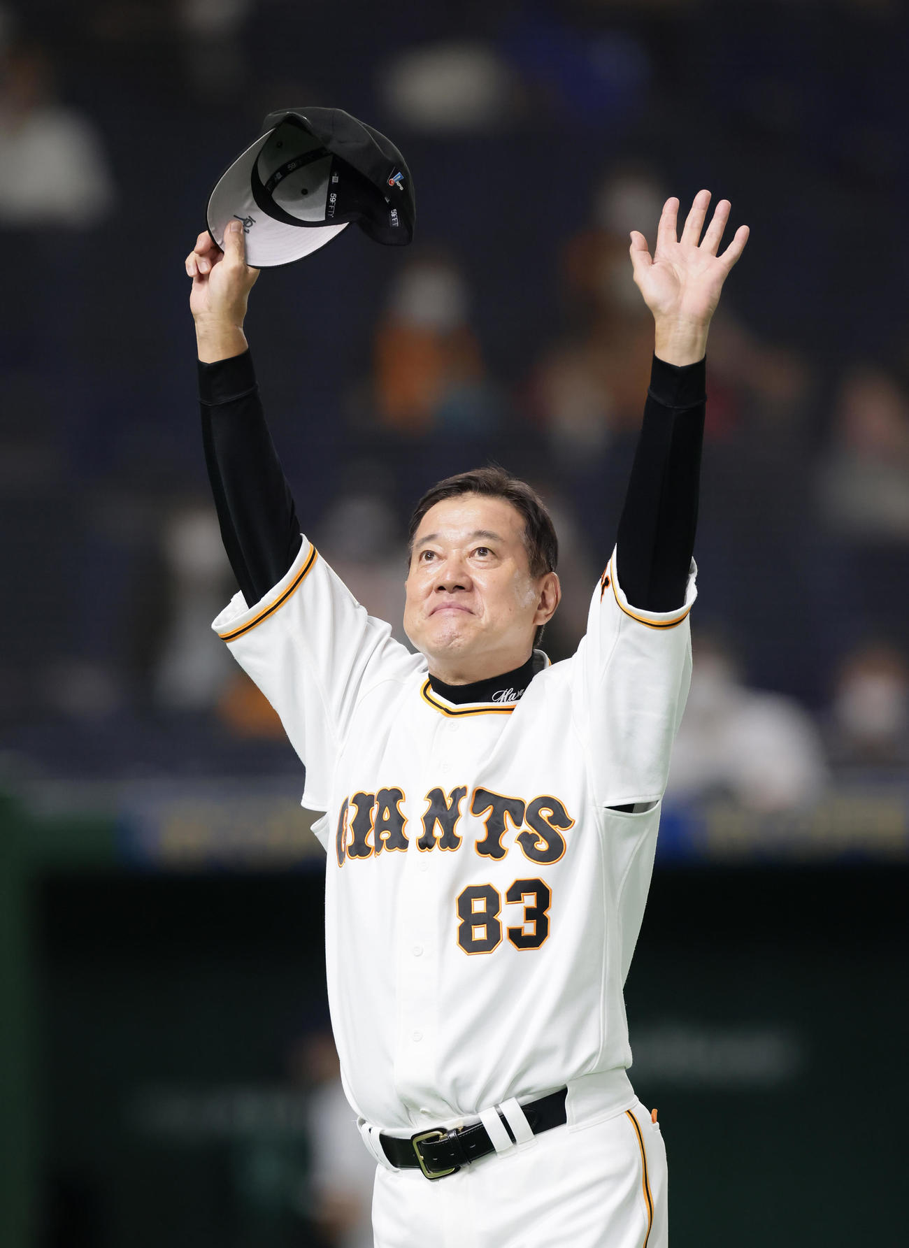 巨人対中日　スタンドに手を振って応える巨人原監督（撮影・足立雅史）