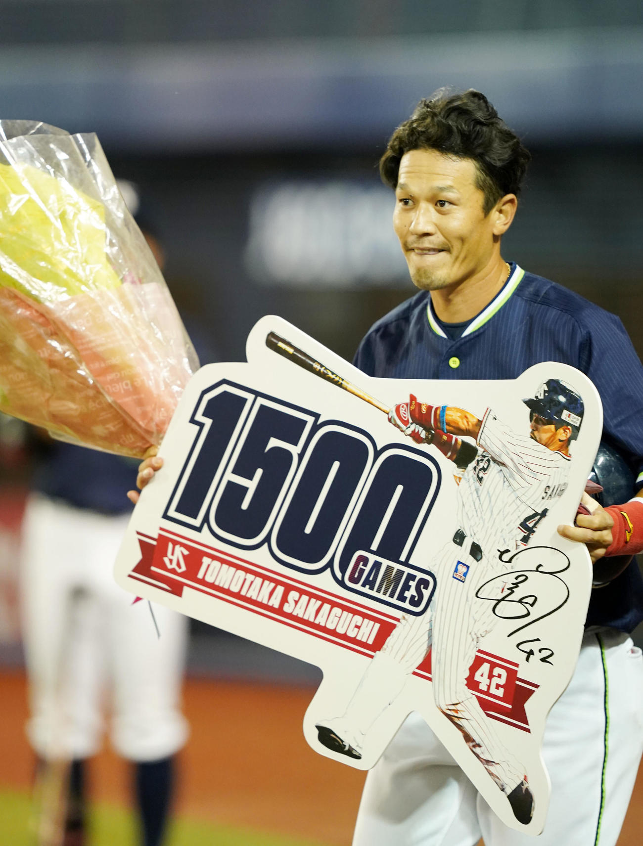 DeNA対ヤクルト　9回表、代打で登場し1500試合出場を達成したヤクルト坂口（撮影・横山健太）