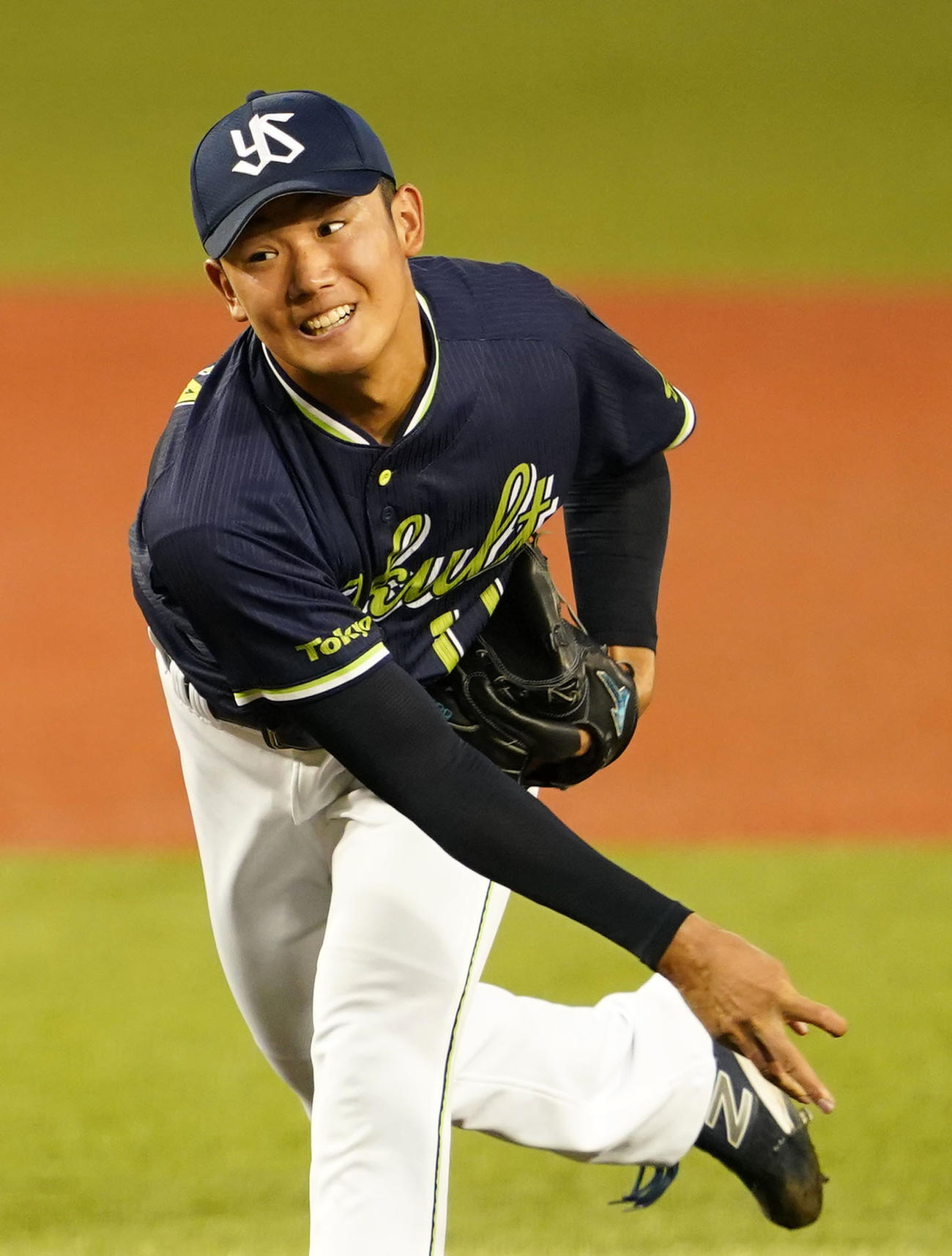 DeNA対ヤクルト　力投するヤクルト先発の奥川（撮影・横山健太）