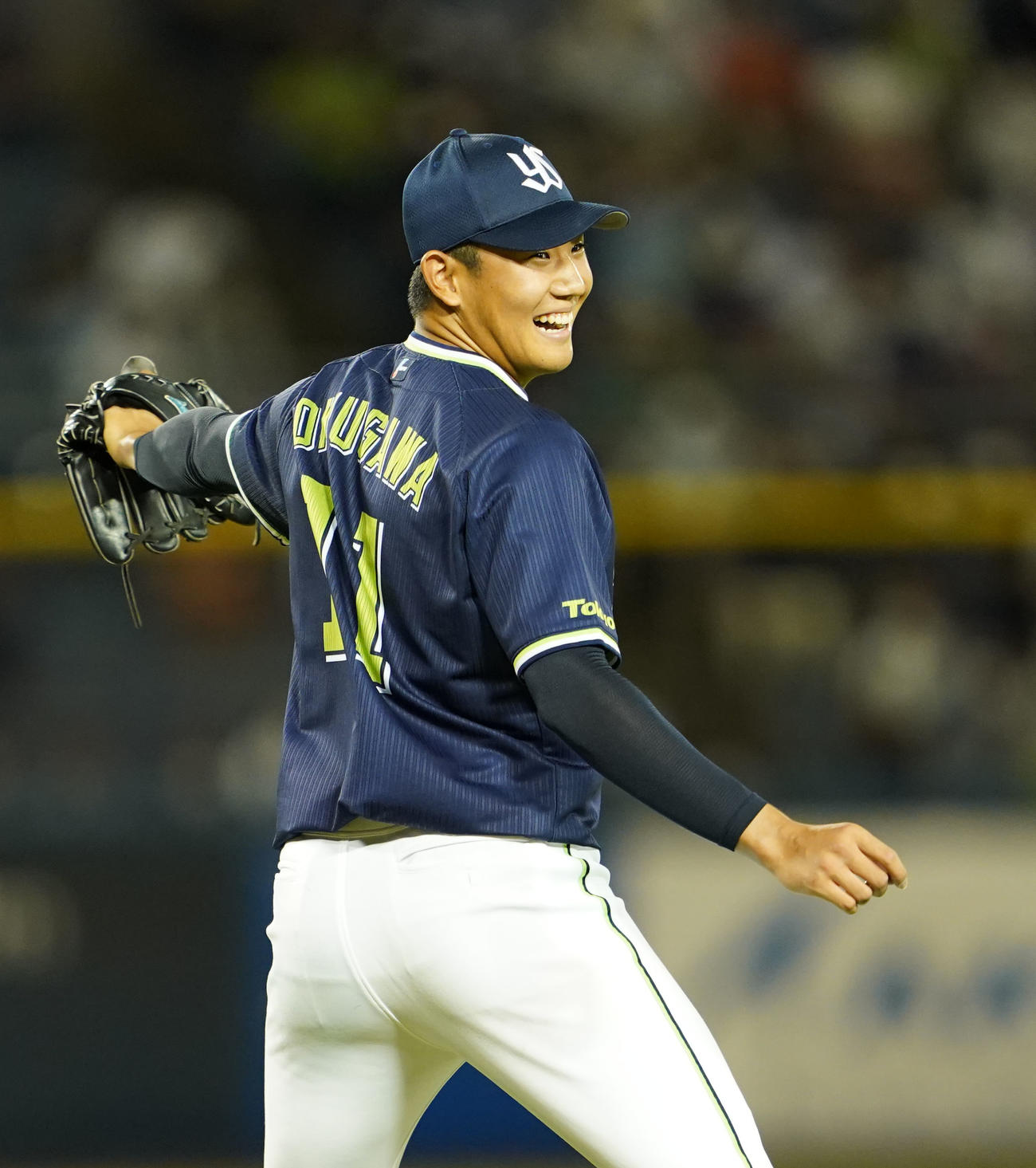 DeNA対ヤクルト　6回裏を無失点に抑え笑顔を見せるヤクルト奥川（撮影・横山健太）