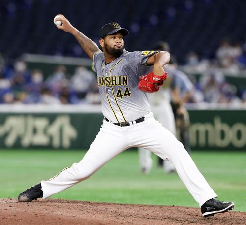 DeNA対阪神　7回裏、阪神2番手で登板するアルカンタラ（撮影・加藤哉）