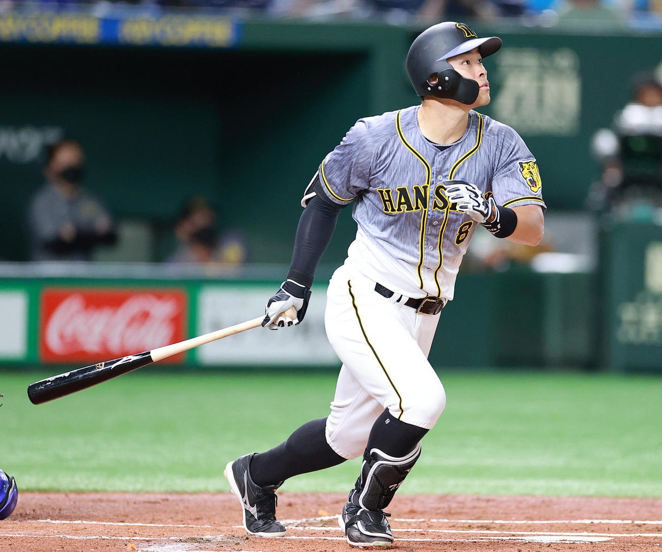 DeNA対阪神　1回表阪神1死満塁、佐藤輝は右前先制適時打を放つ（撮影・浅見桂子）