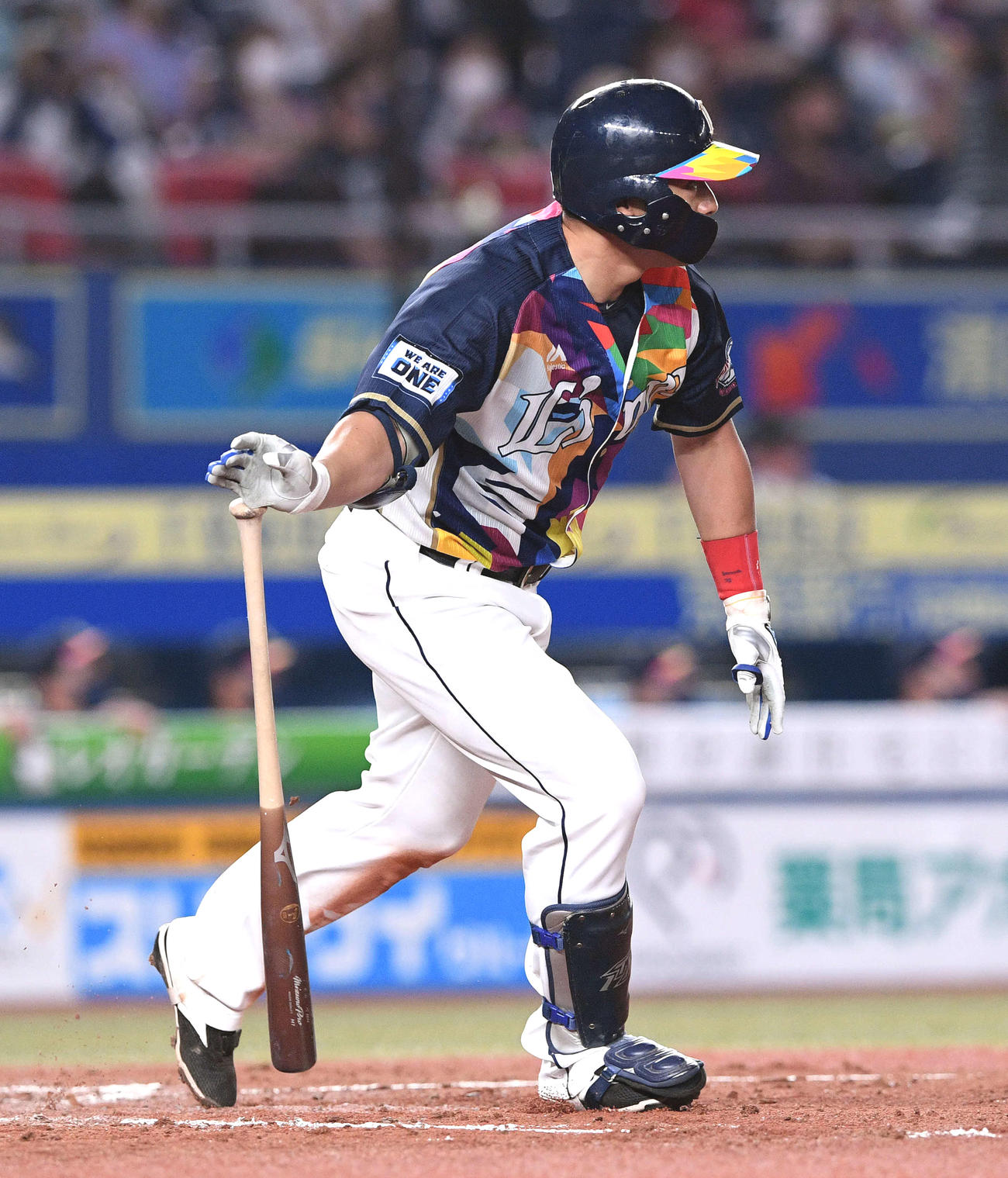 ロッテ対西武　5回表西武無死二、三塁、栗山は中越え2点適時二塁打を放つ（撮影・滝沢徹郎）