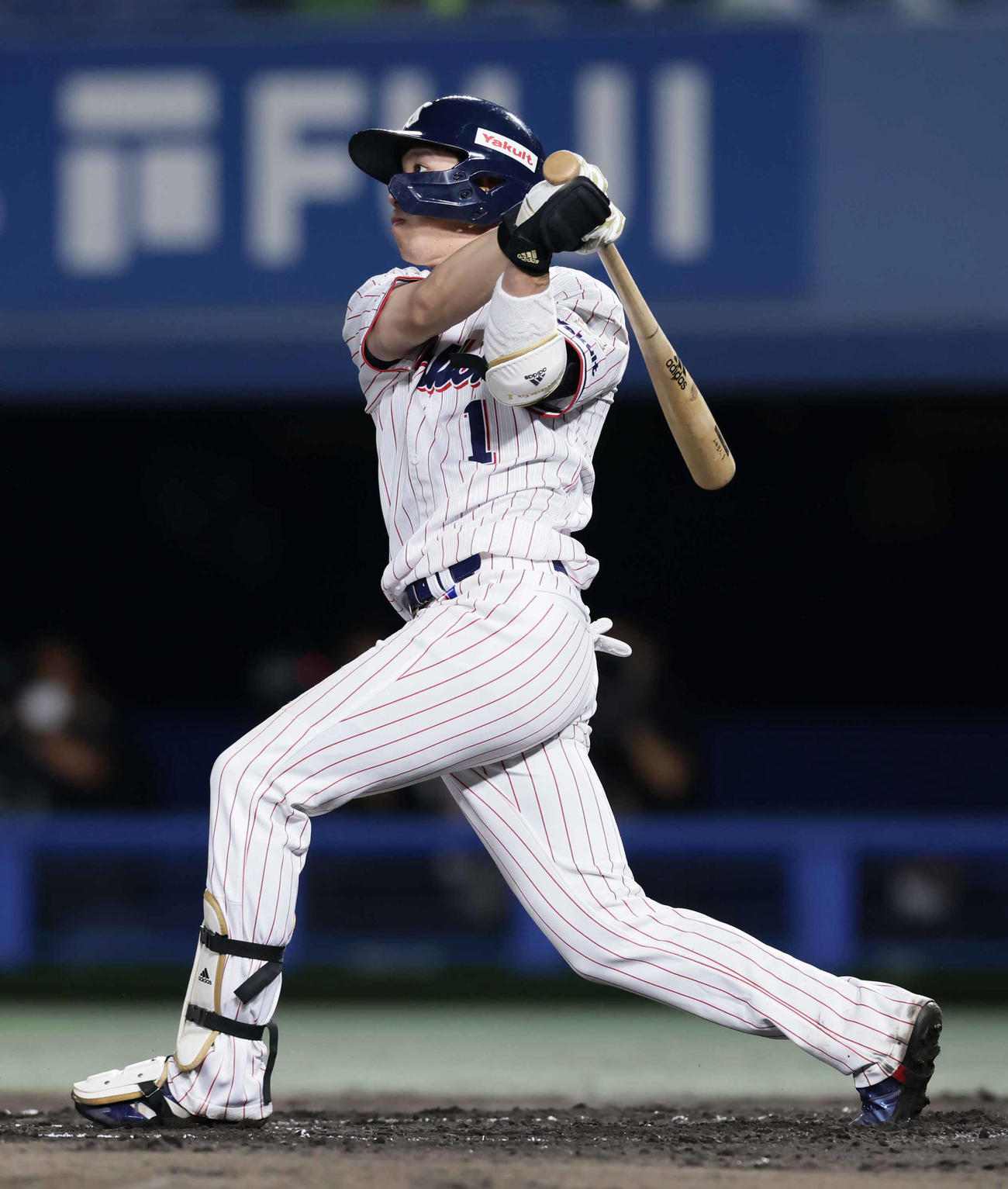 ヤクルト対巨人　6回裏ヤクルト無死、山田は左越え本塁打を放つ（撮影・足立雅史）