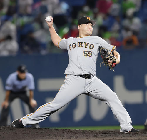 ヤクルト対巨人　巨人2番手の田中豊（撮影・足立雅史）