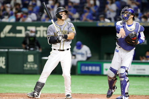 DeNA対阪神　2回表阪神1死、佐藤輝は空振り三振（撮影・加藤哉）