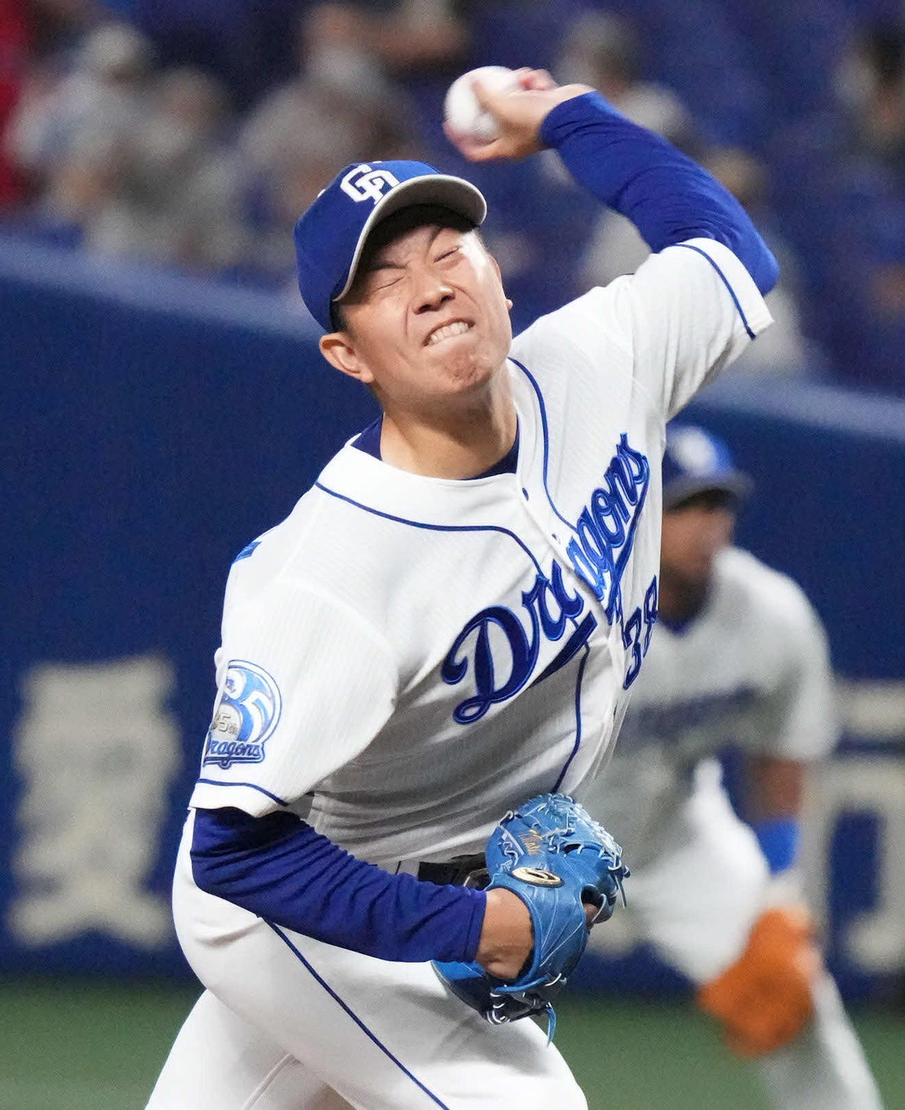 中日対広島　1回表、登板する中日先発の松葉（撮影・森本幸一）