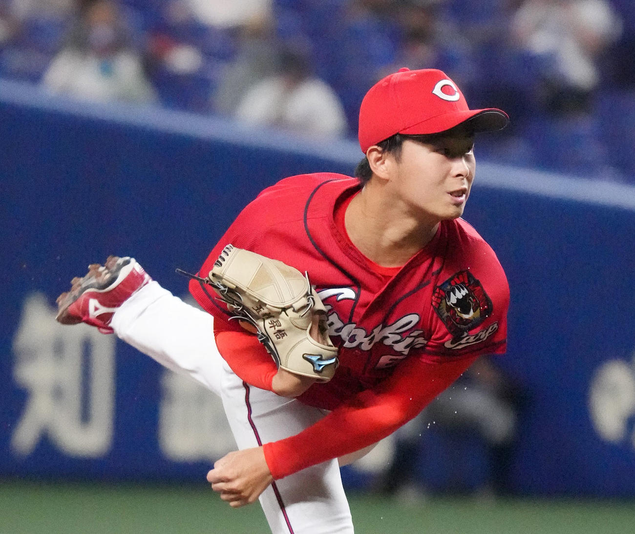 中日対広島　1回裏、登板する広島先発の玉村（撮影・森本幸一）