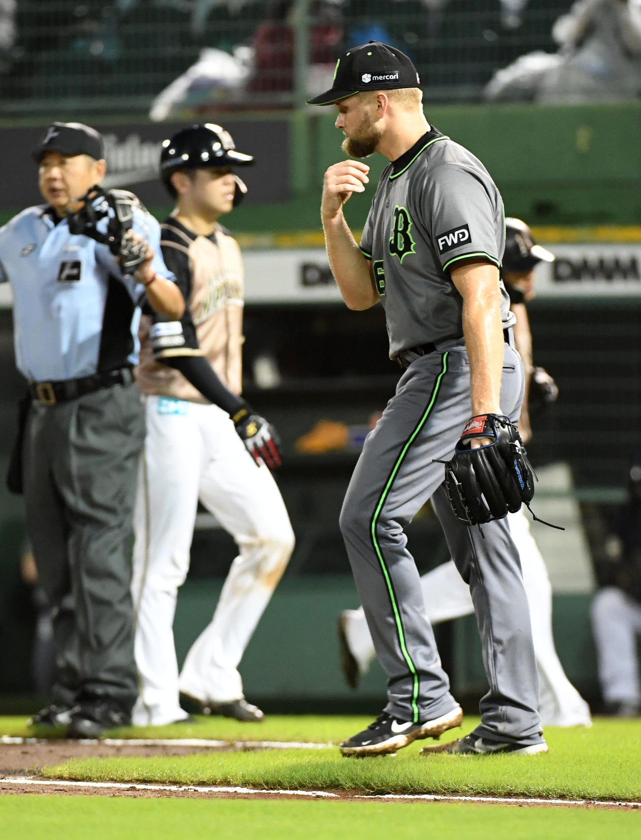 オリックス対日本ハム　3回表日本ハム1死満塁、王柏融に右前適時打を打たれたスパークマン（撮影・前岡正明）