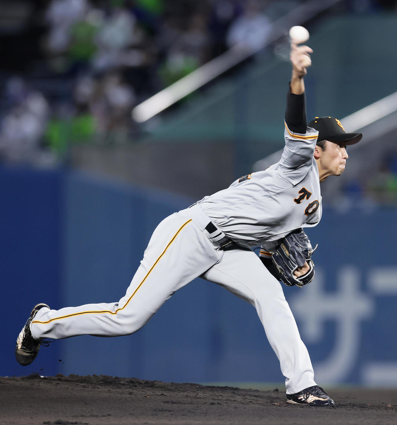 ヤクルト対巨人　巨人先発の直江（撮影・足立雅史）