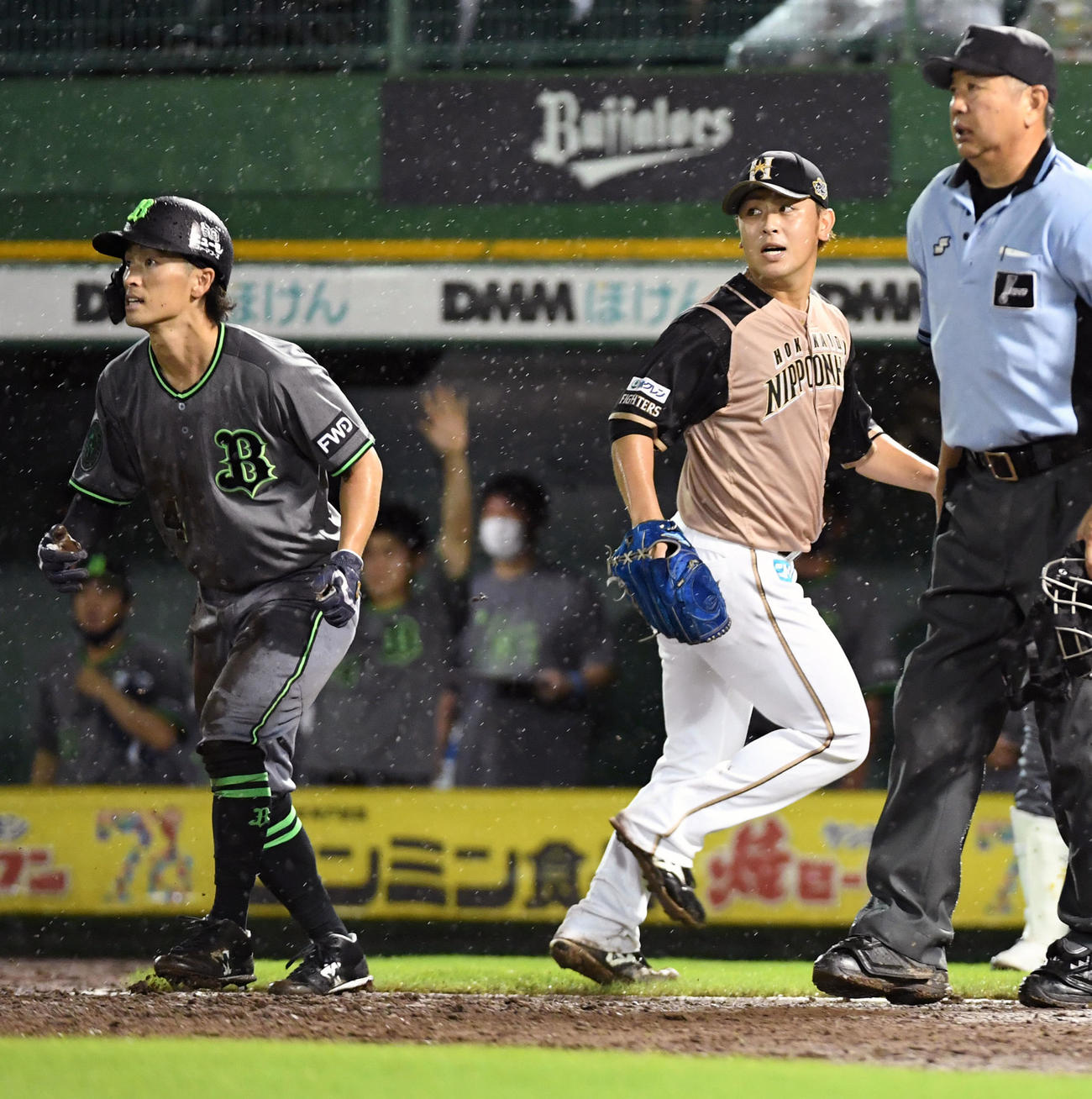 オリックス対日本ハム　5回裏オリックス2死一、二塁、安達に左適時二塁打を打たれた河野（撮影・前岡正明）