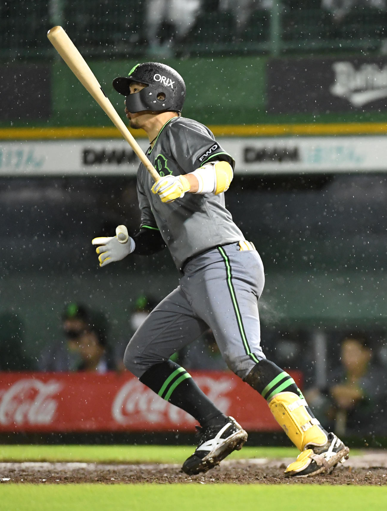 オリックス対日本ハム　5回裏オリックス2死一、二塁、安達は左越え適時二塁打を放つ（撮影・前岡正明）
